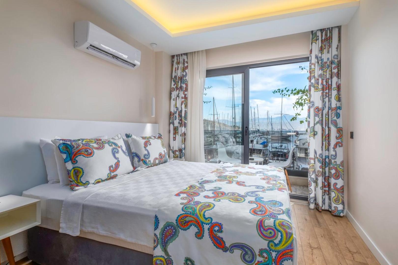 Triple Room with Sea View - Photo 8