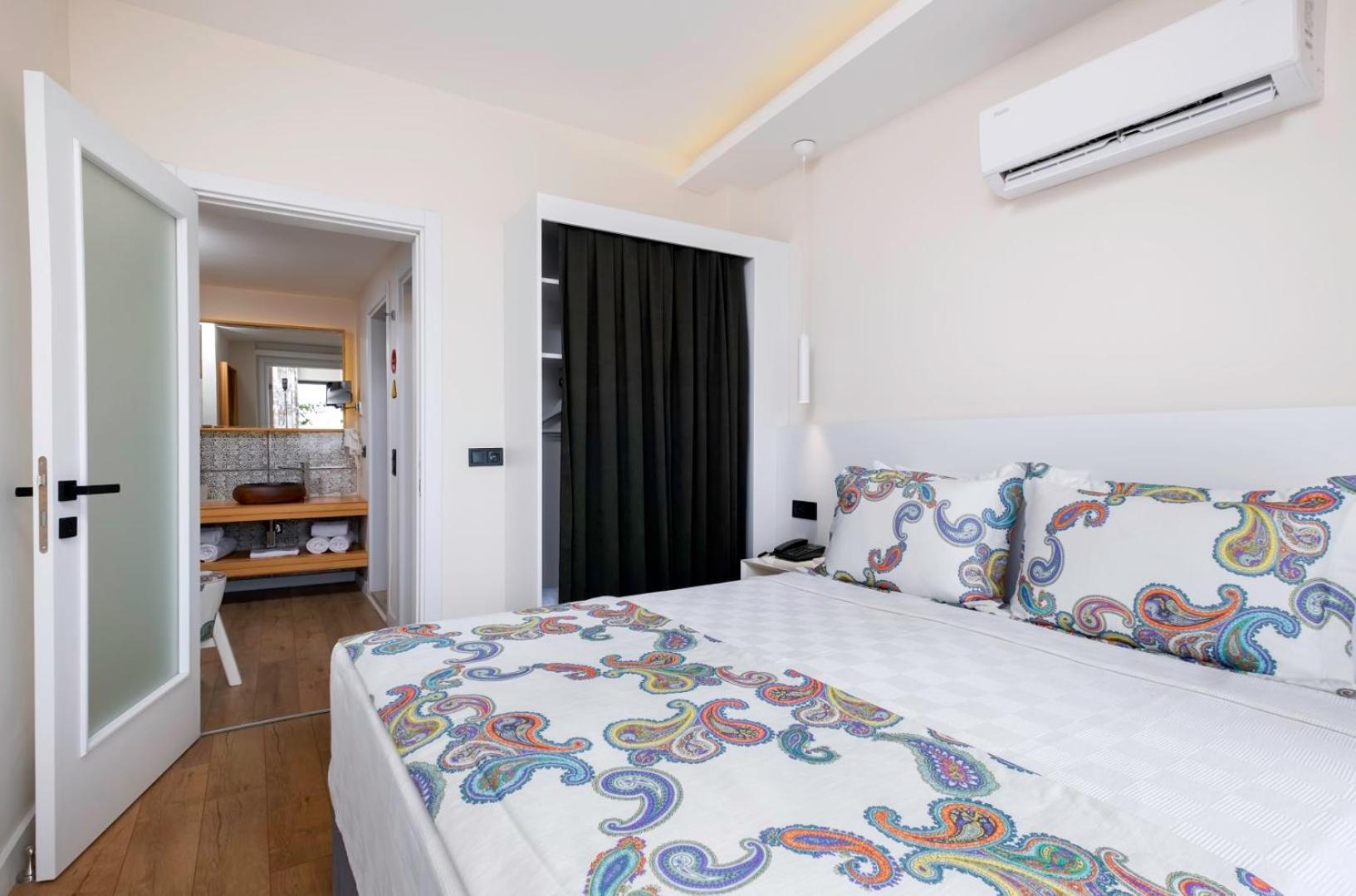 Triple Room with Sea View - Photo 14