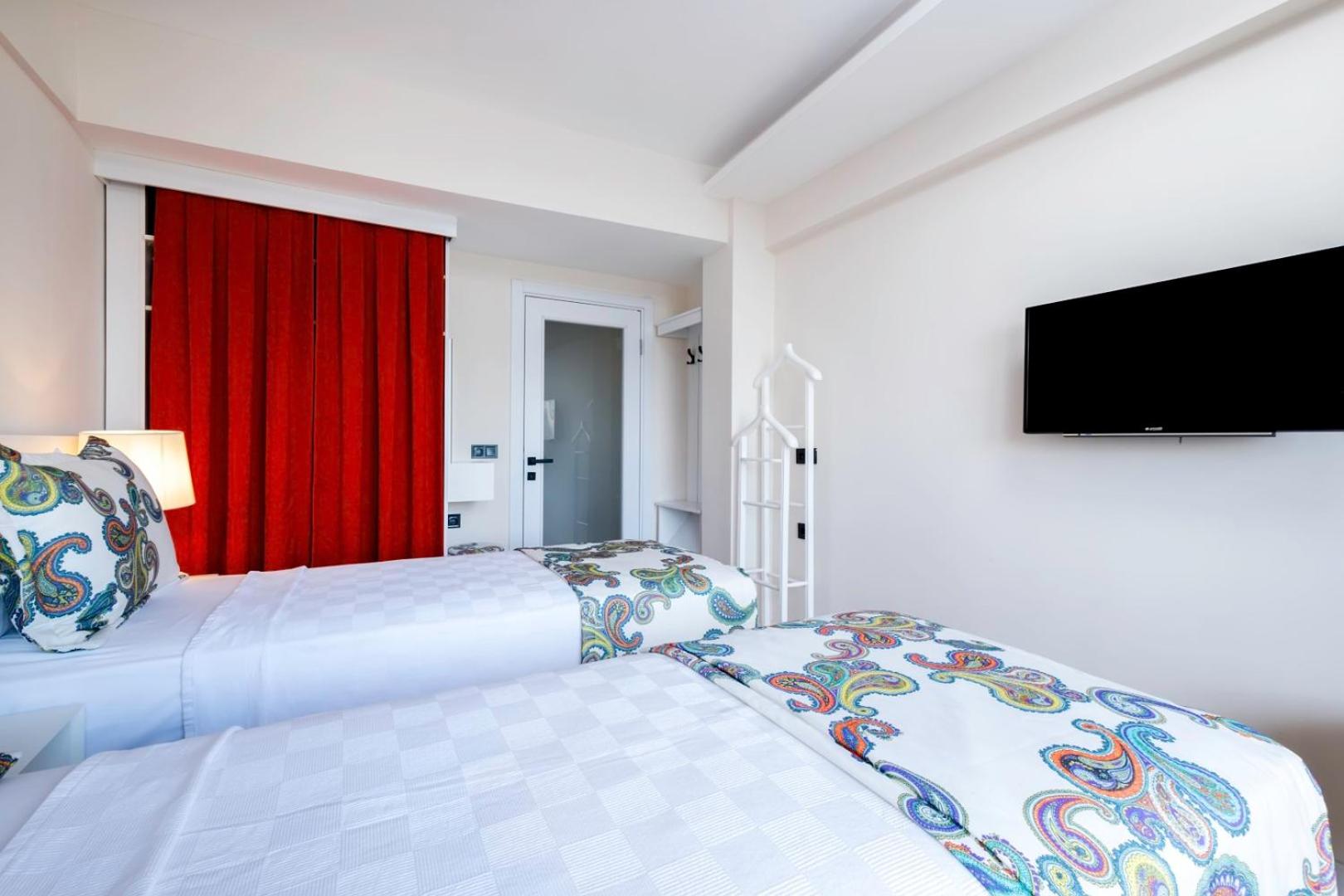 Triple Room with Sea View - Photo 15