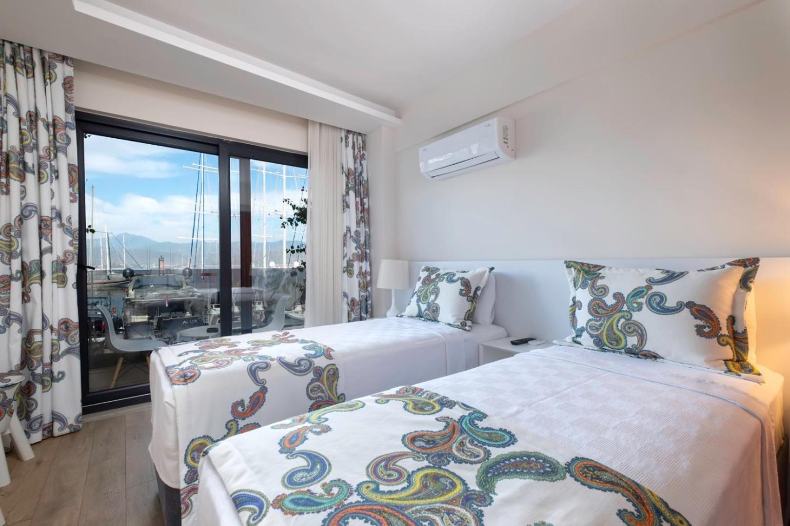 Triple Room with Sea View - Photo 16
