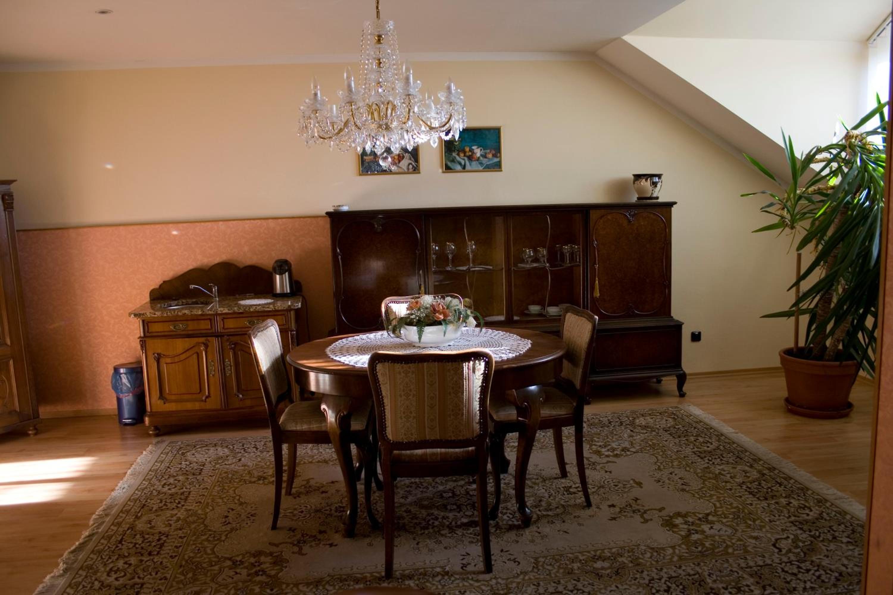 Suite - Photo 11