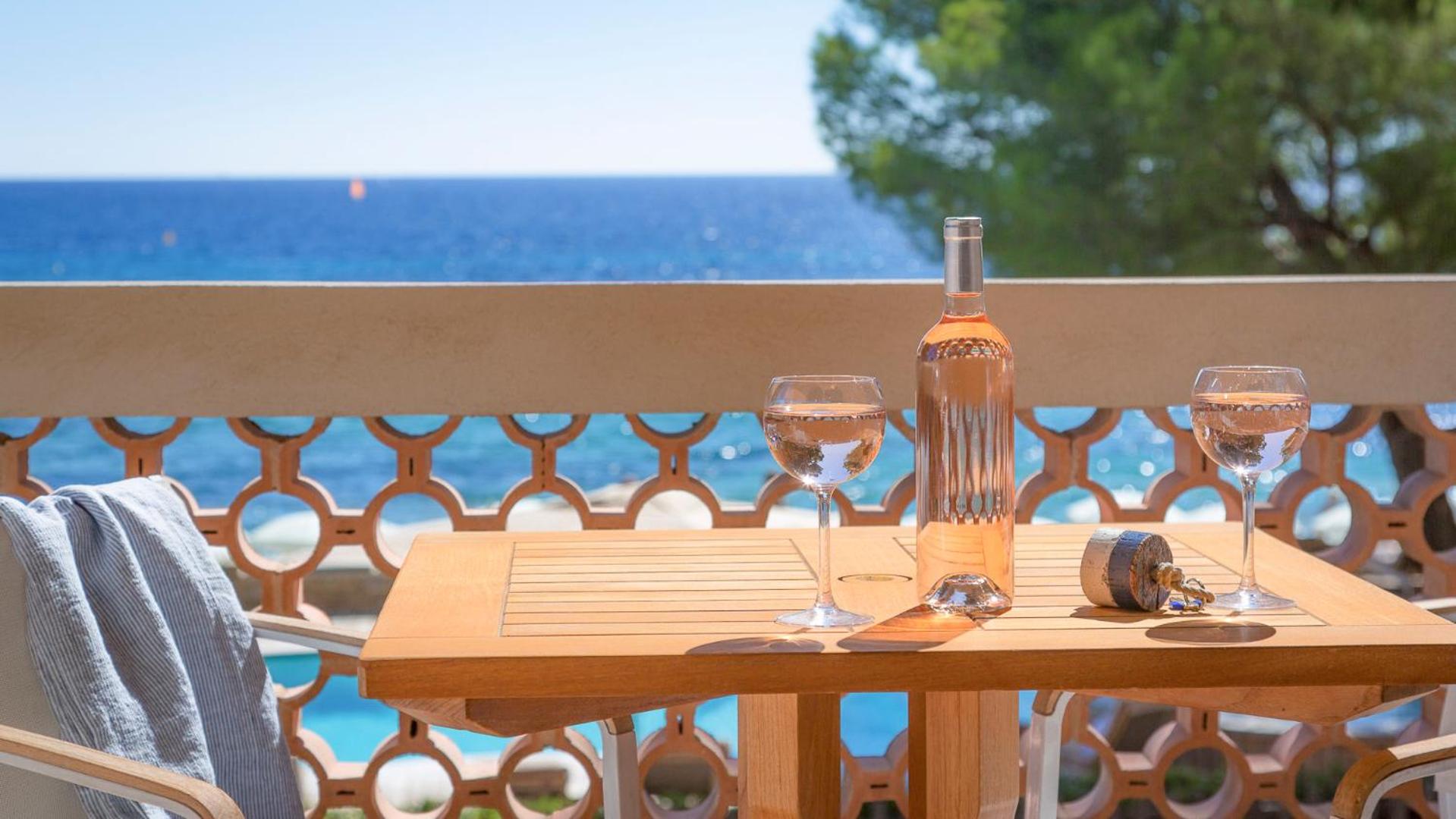 Family room with sea view, free access to the spa and private beach photo 2