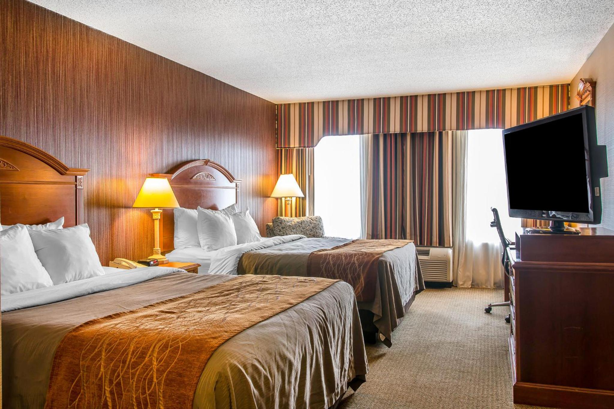Queen Room with Two Queen Beds - Non-Smoking photo 1