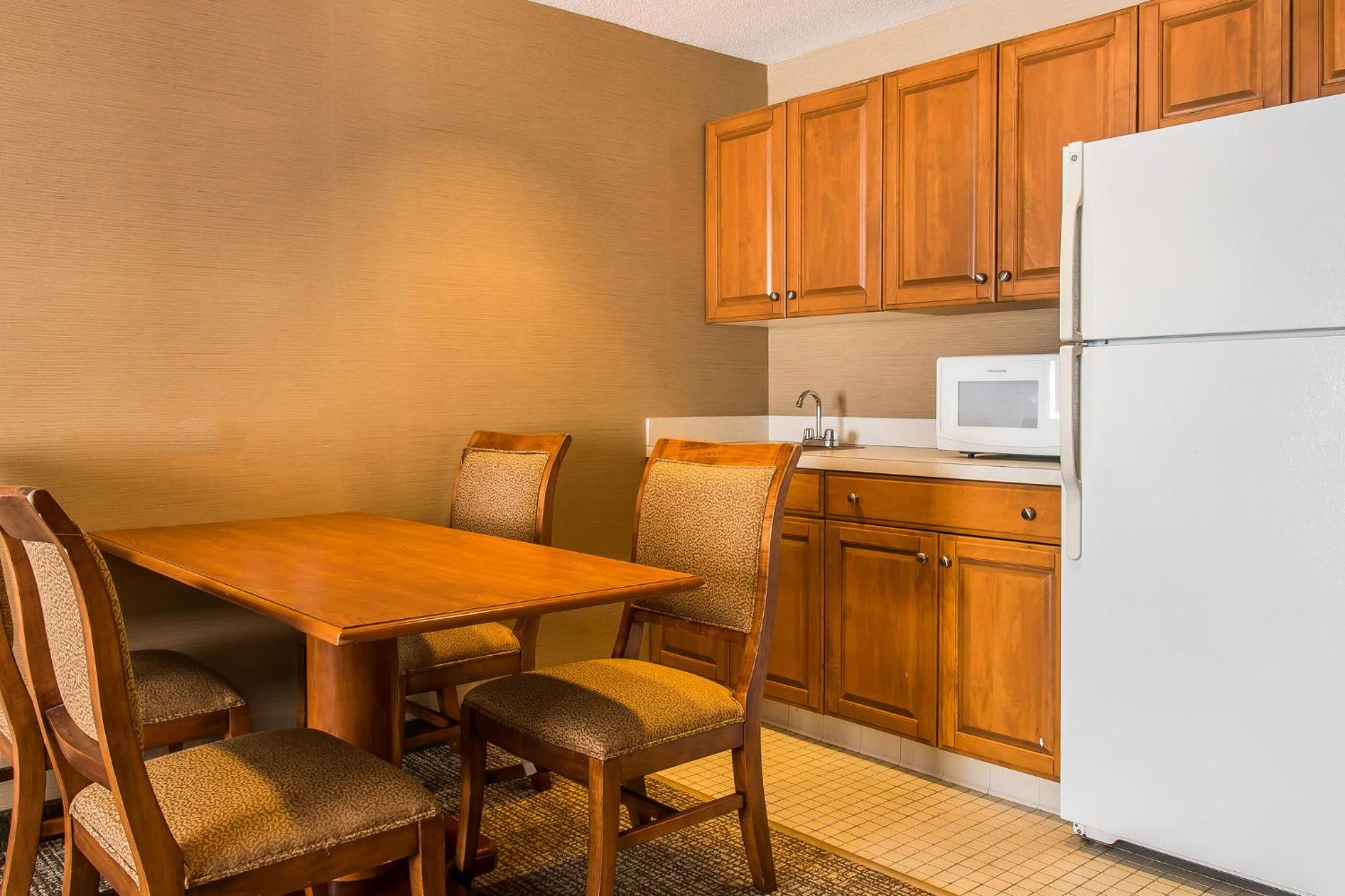 King Suite with Living Room - Non Smoking photo 1