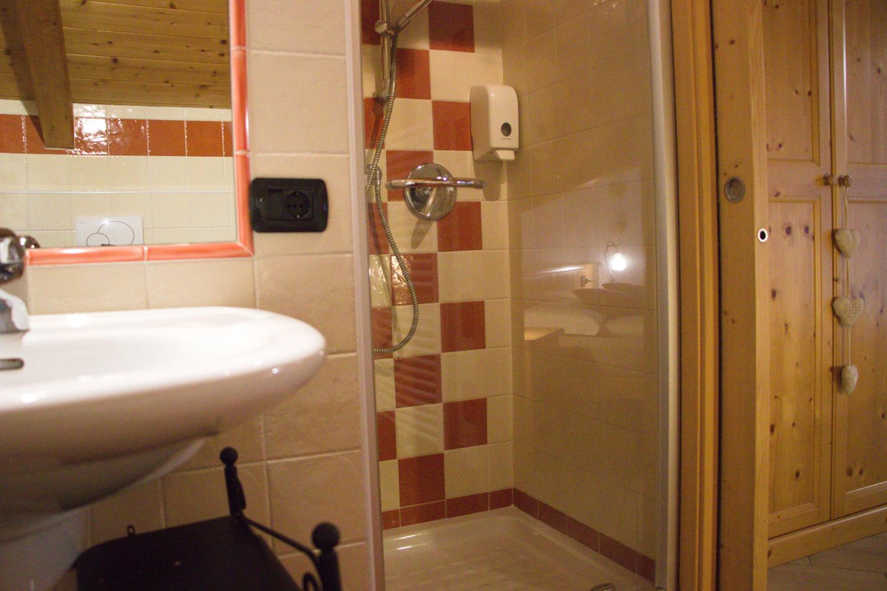Double Room - Photo 15