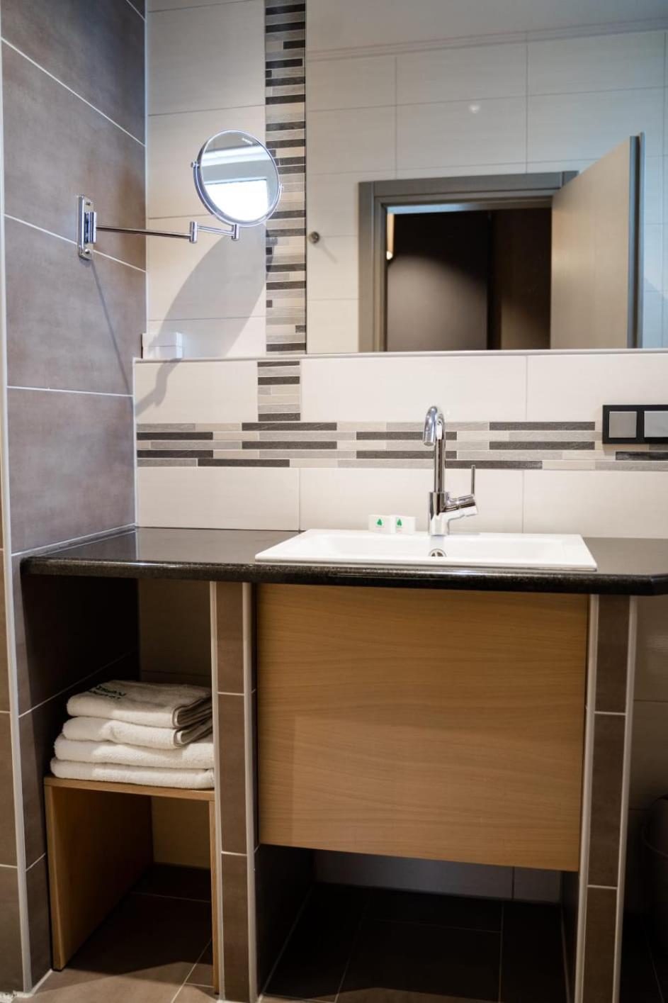 Deluxe Triple Room - Photo 27