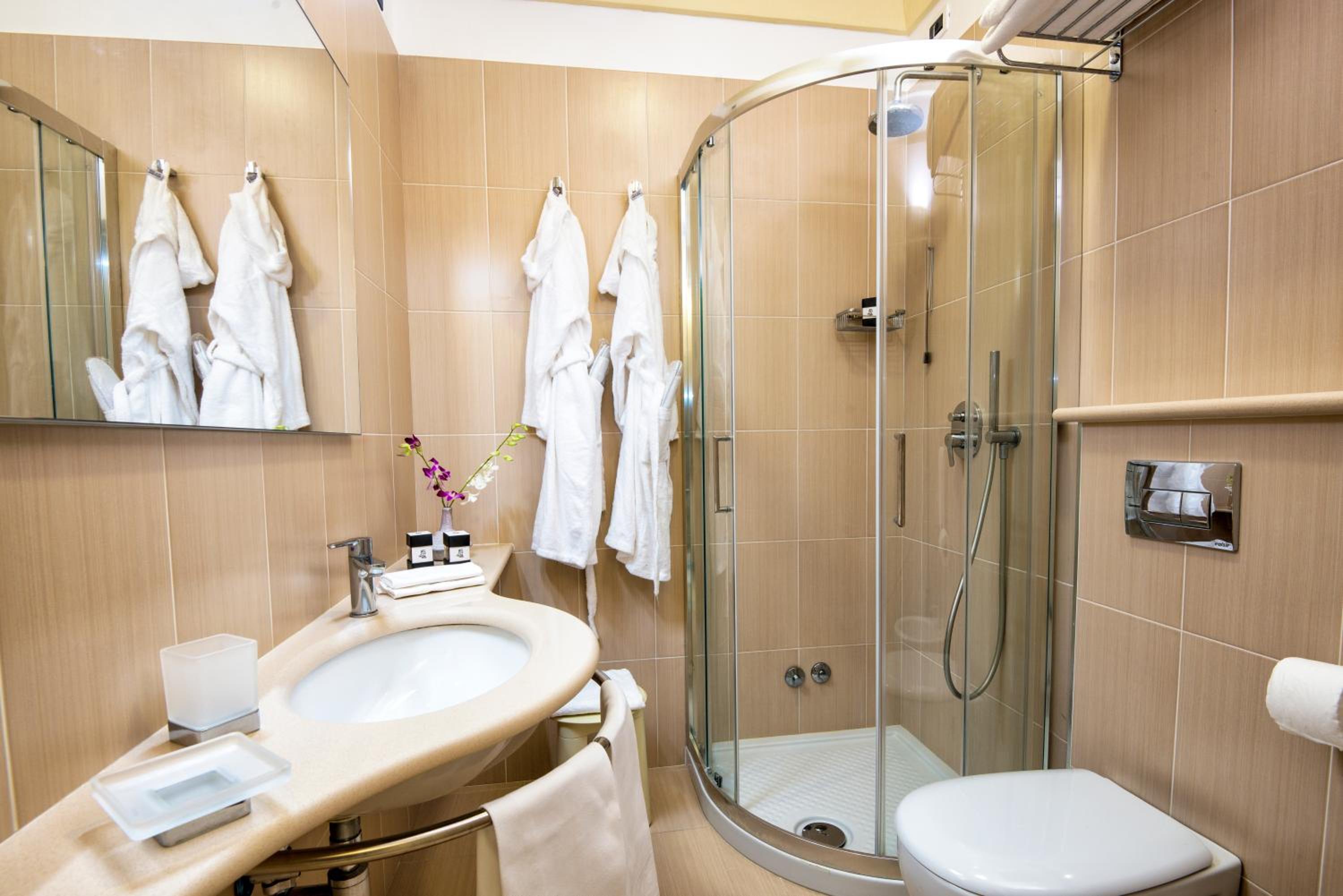 Double or Twin Room - Photo 7