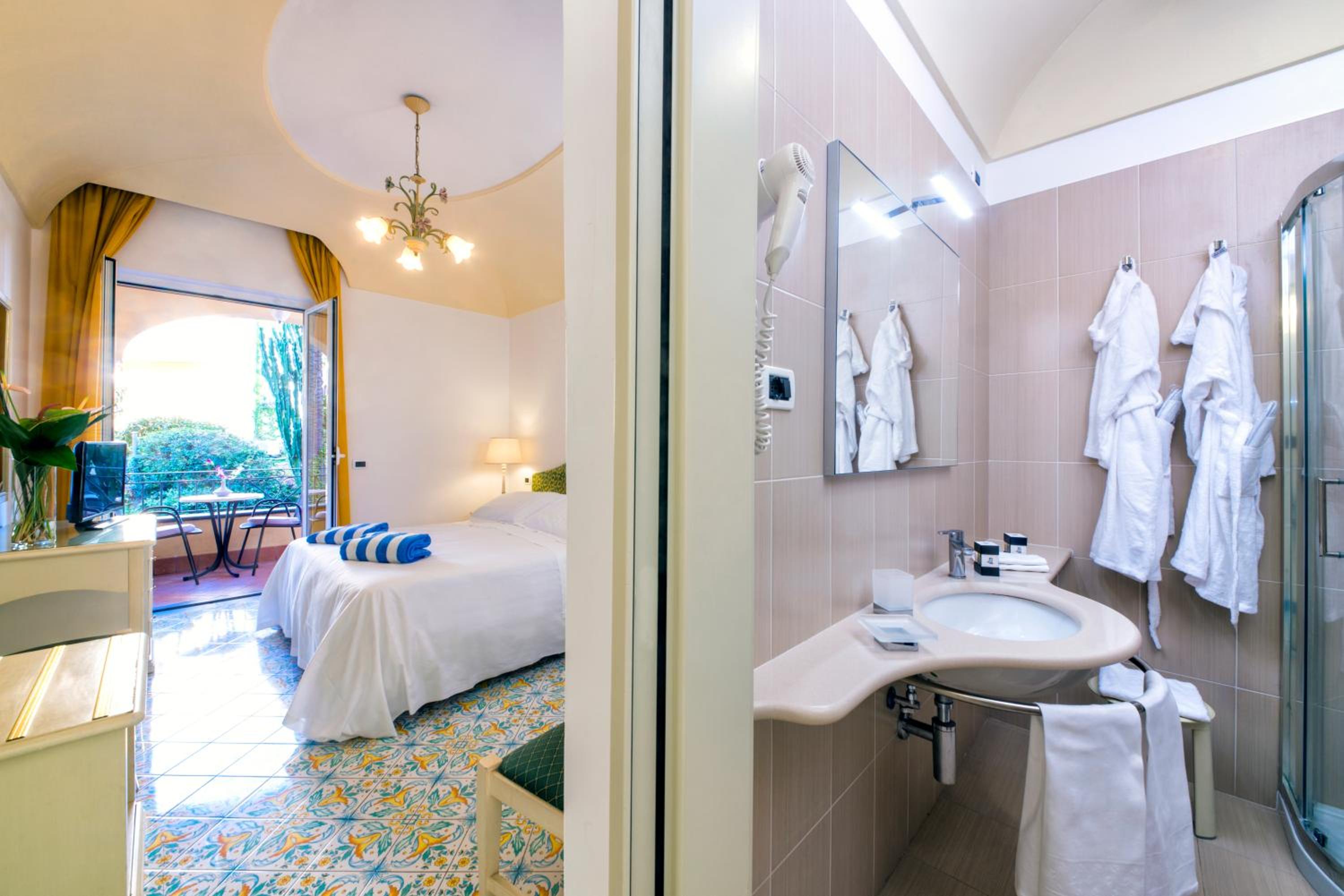 Double or Twin Room - Photo 4