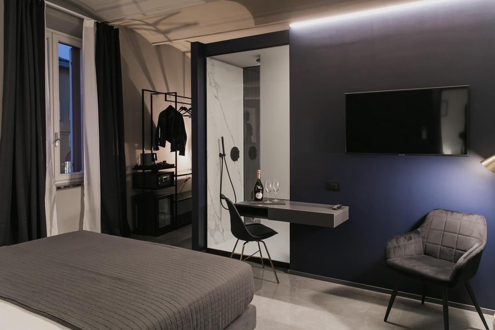 Deluxe King Room photo 1