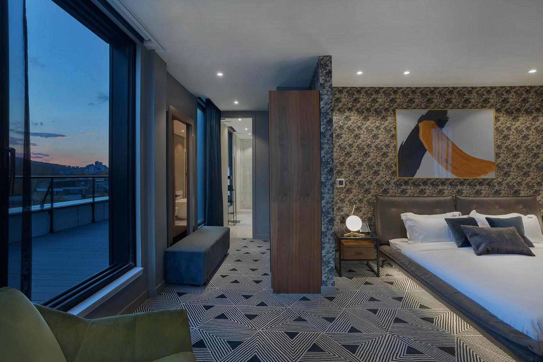 Deluxe King Room