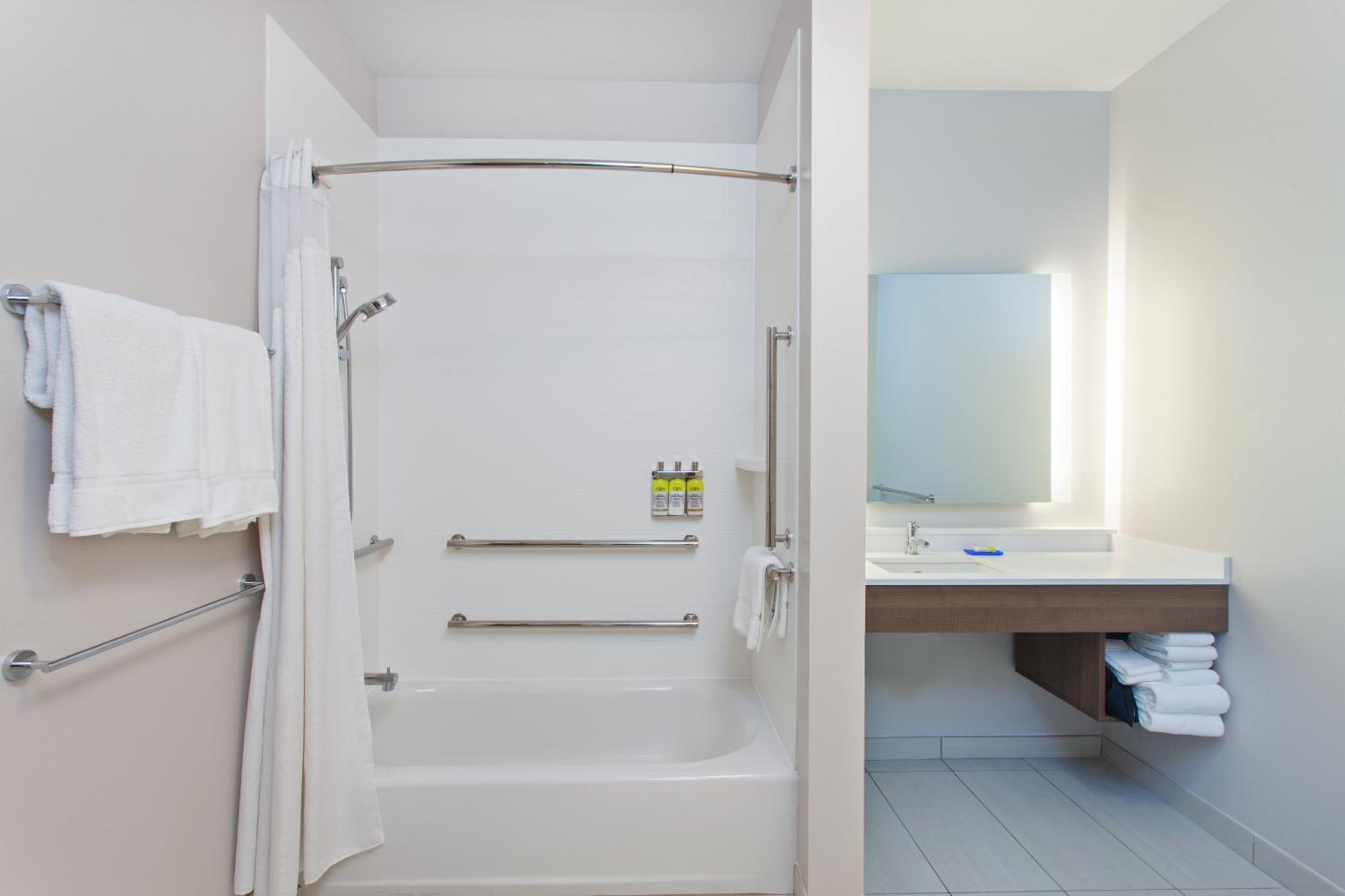 King Room - Mobility Access/Non-Smoking photo 2