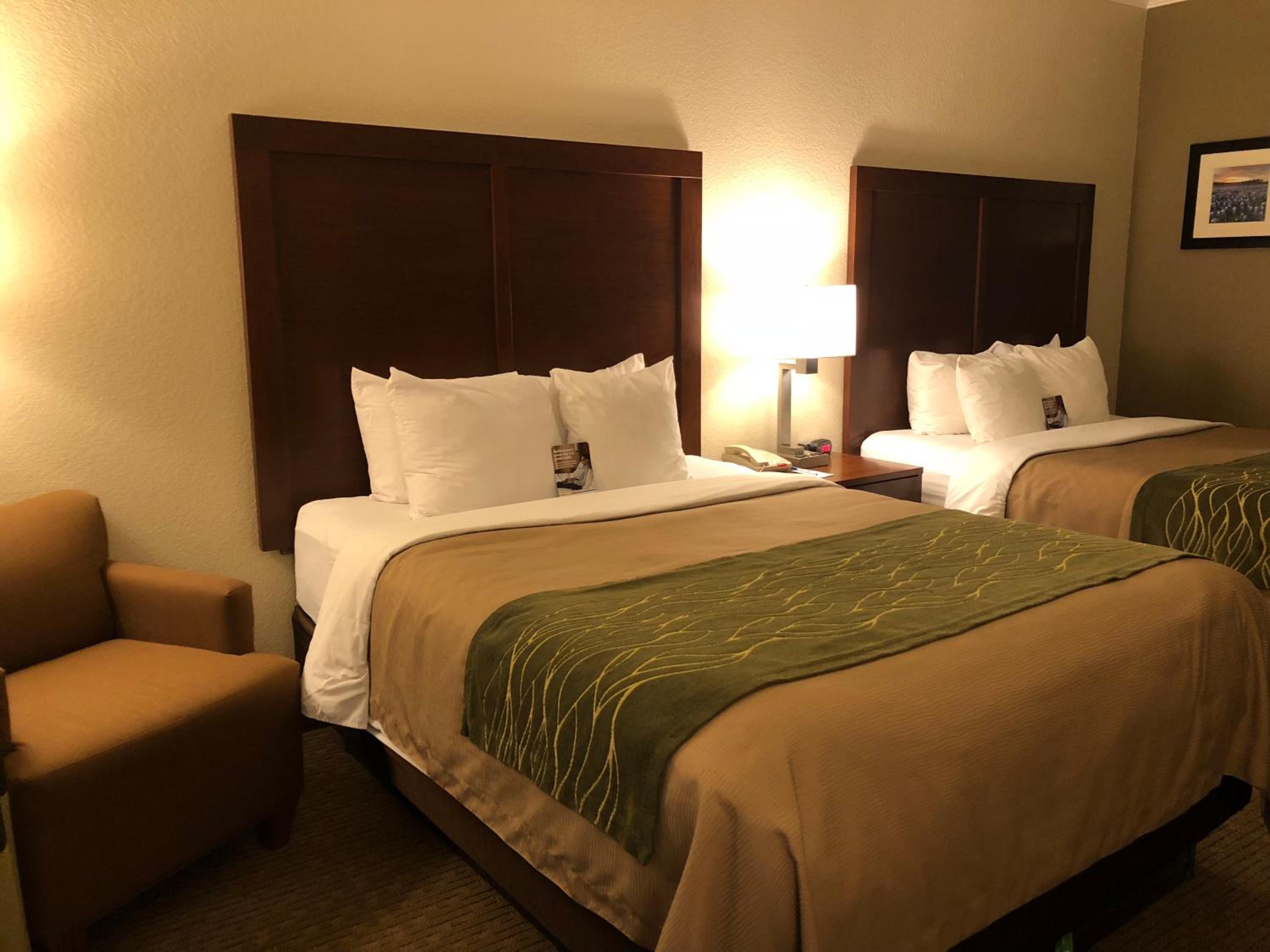 Queen Room with Two Queen Beds - Non-Smoking - Photo 1