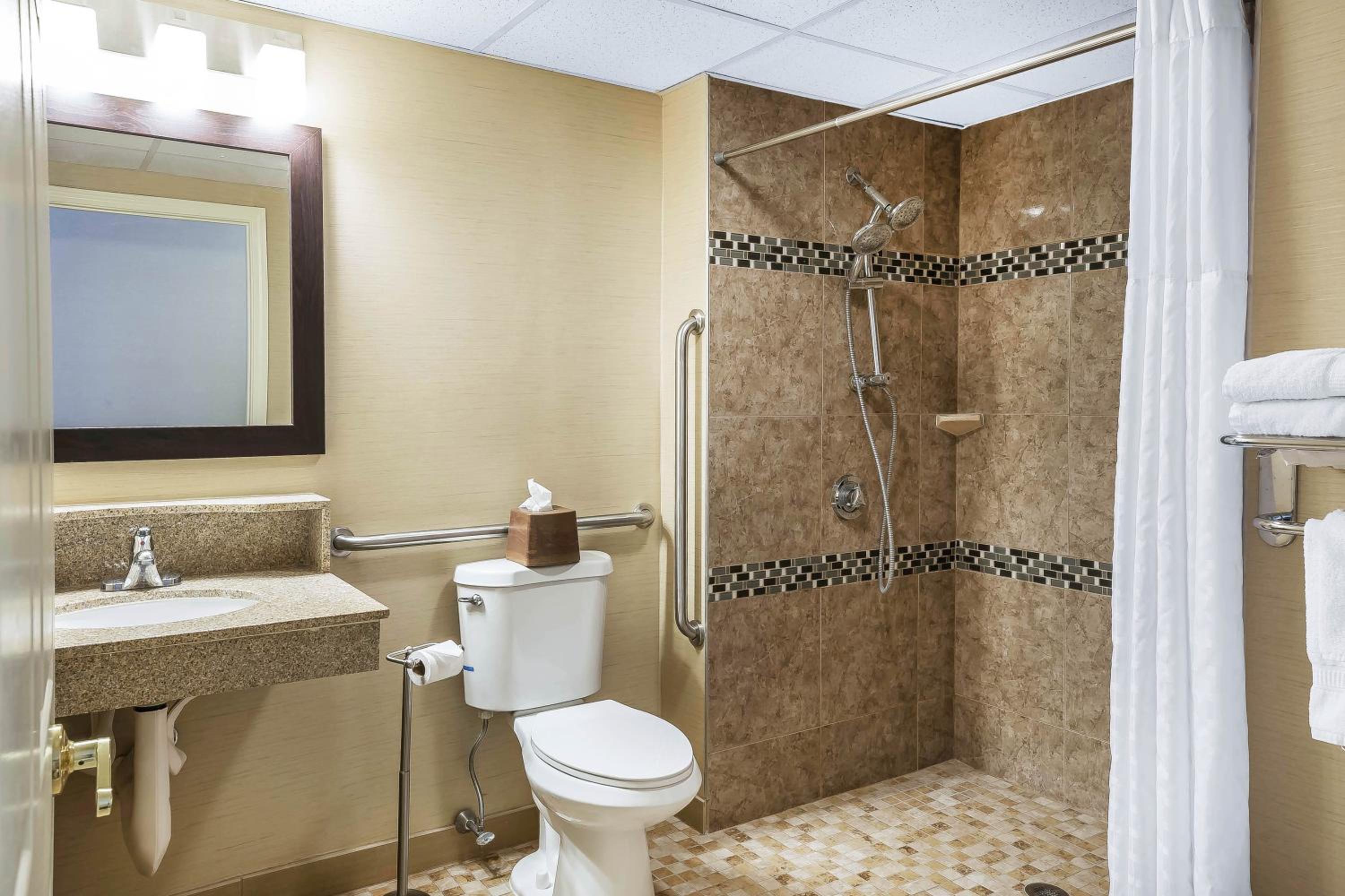 Queen Room - Accessible/Non-Smoking - Photo 3