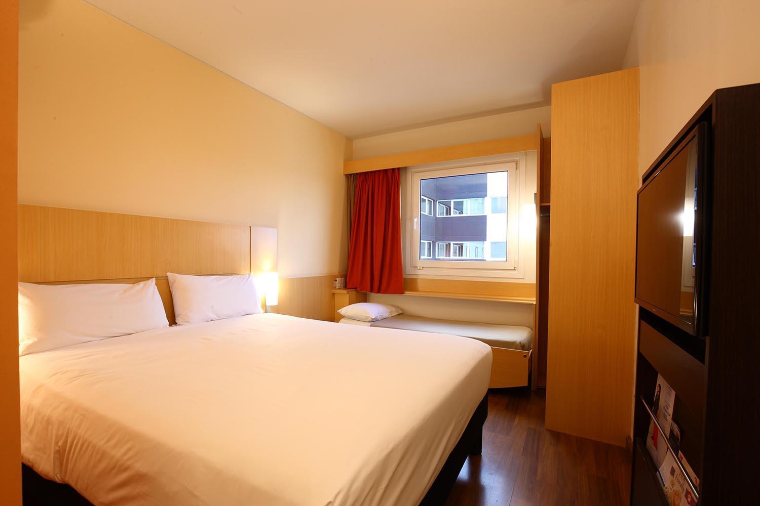 Double Room with Extra Bed photo 1