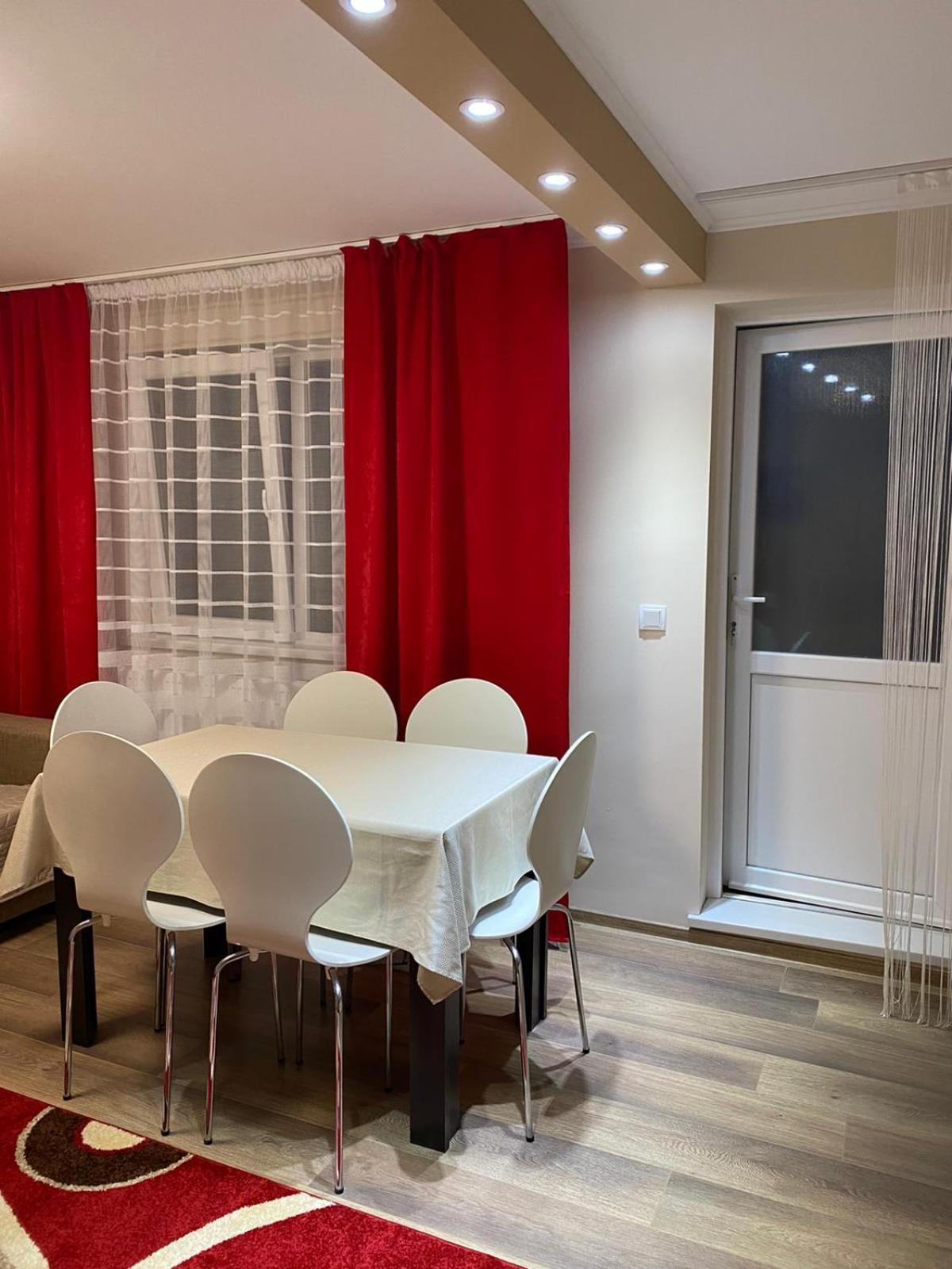 One-Bedroom Apartment - Photo 11
