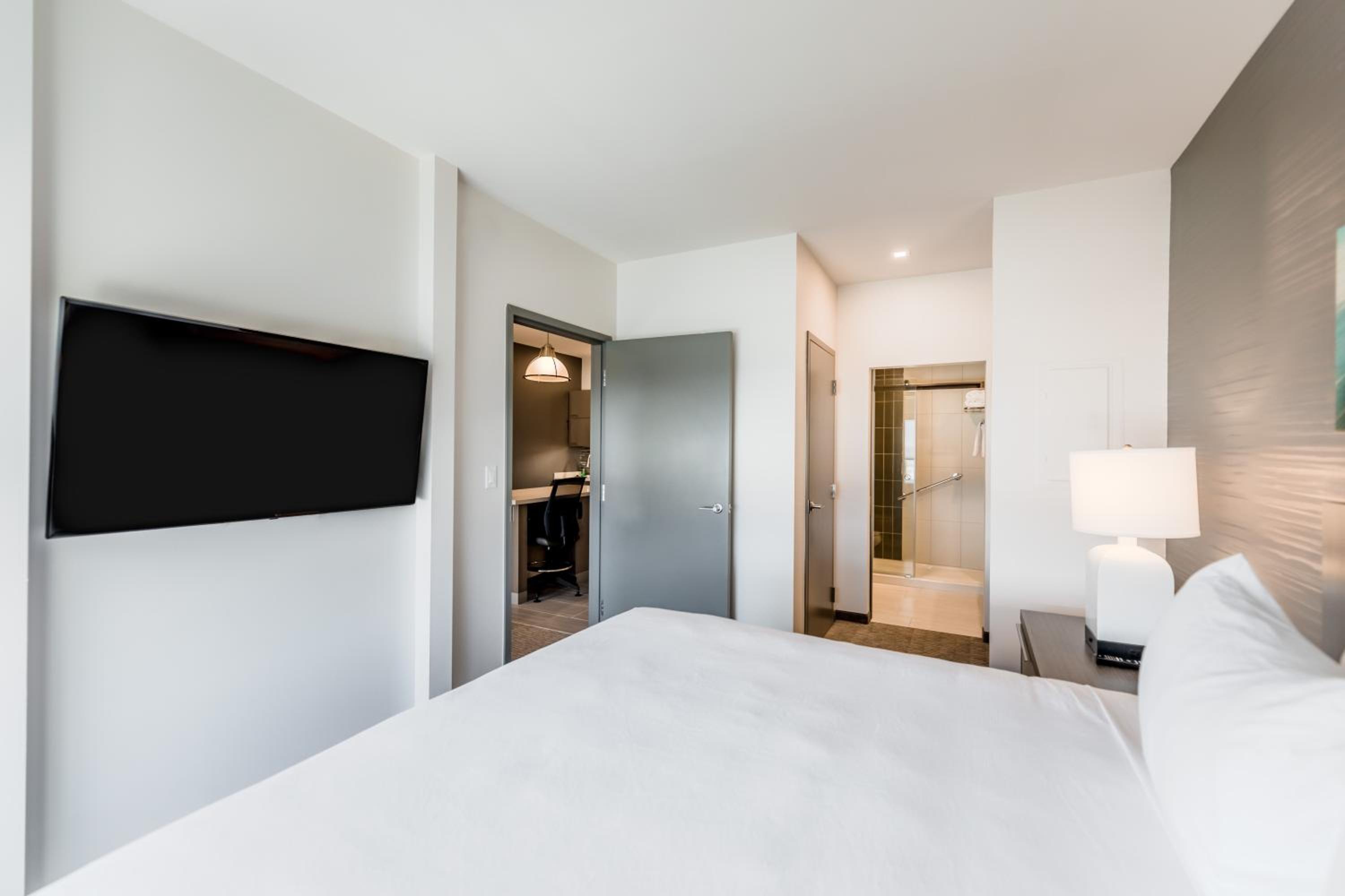 One-Bedroom King Suite - Photo 4