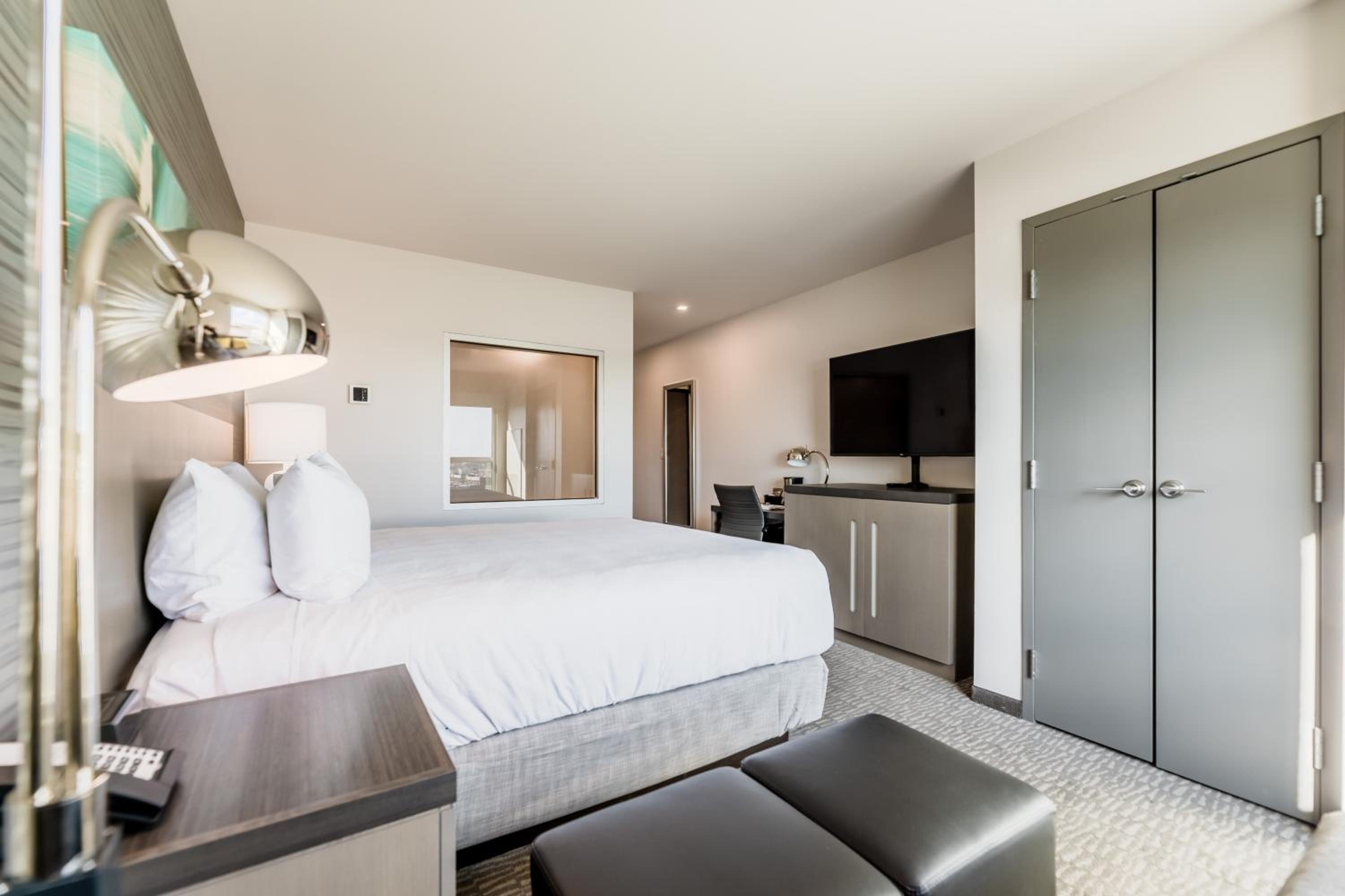One-Bedroom Spa King Suite - Photo 1