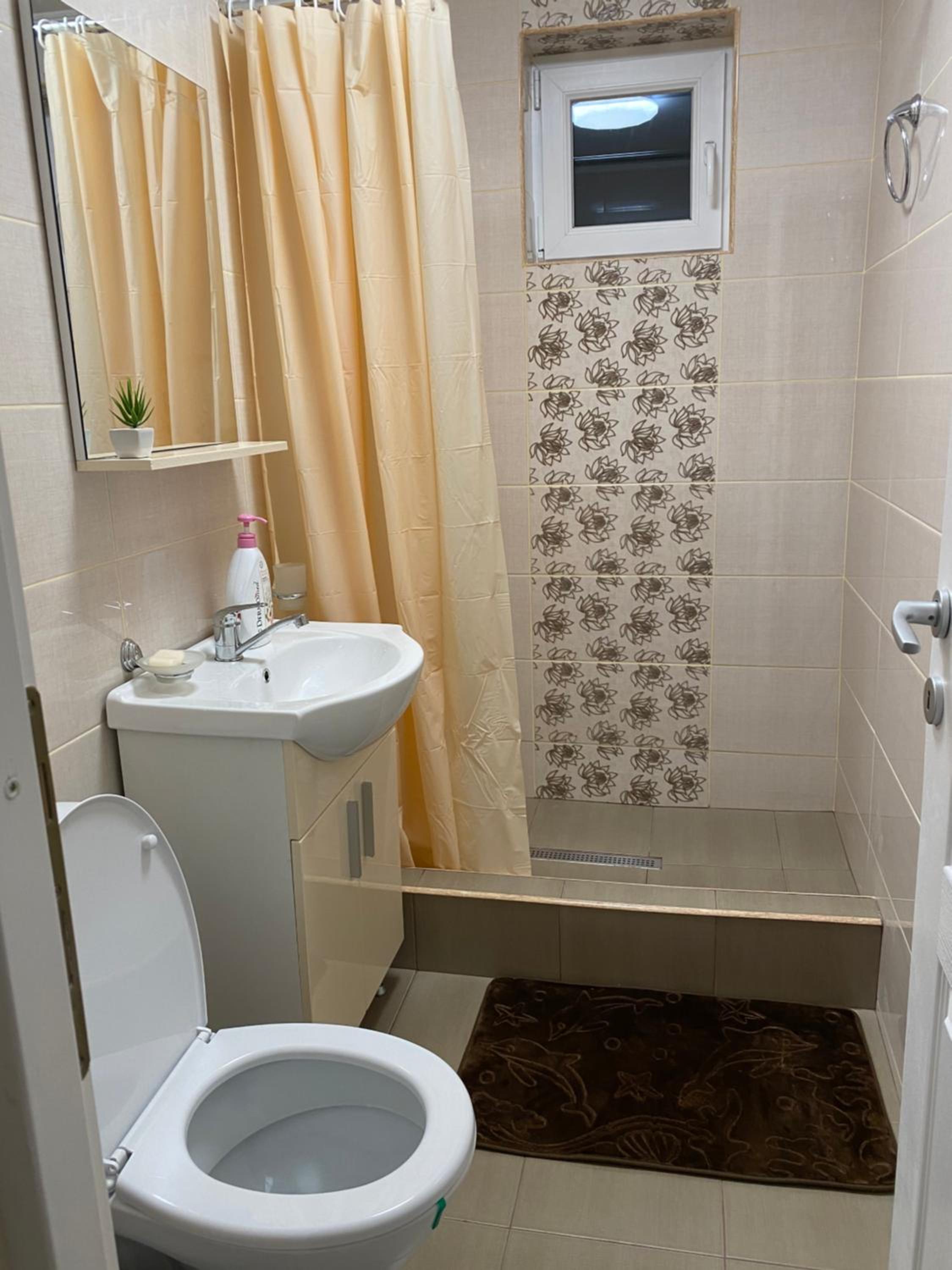 One-Bedroom Apartment - Photo 16
