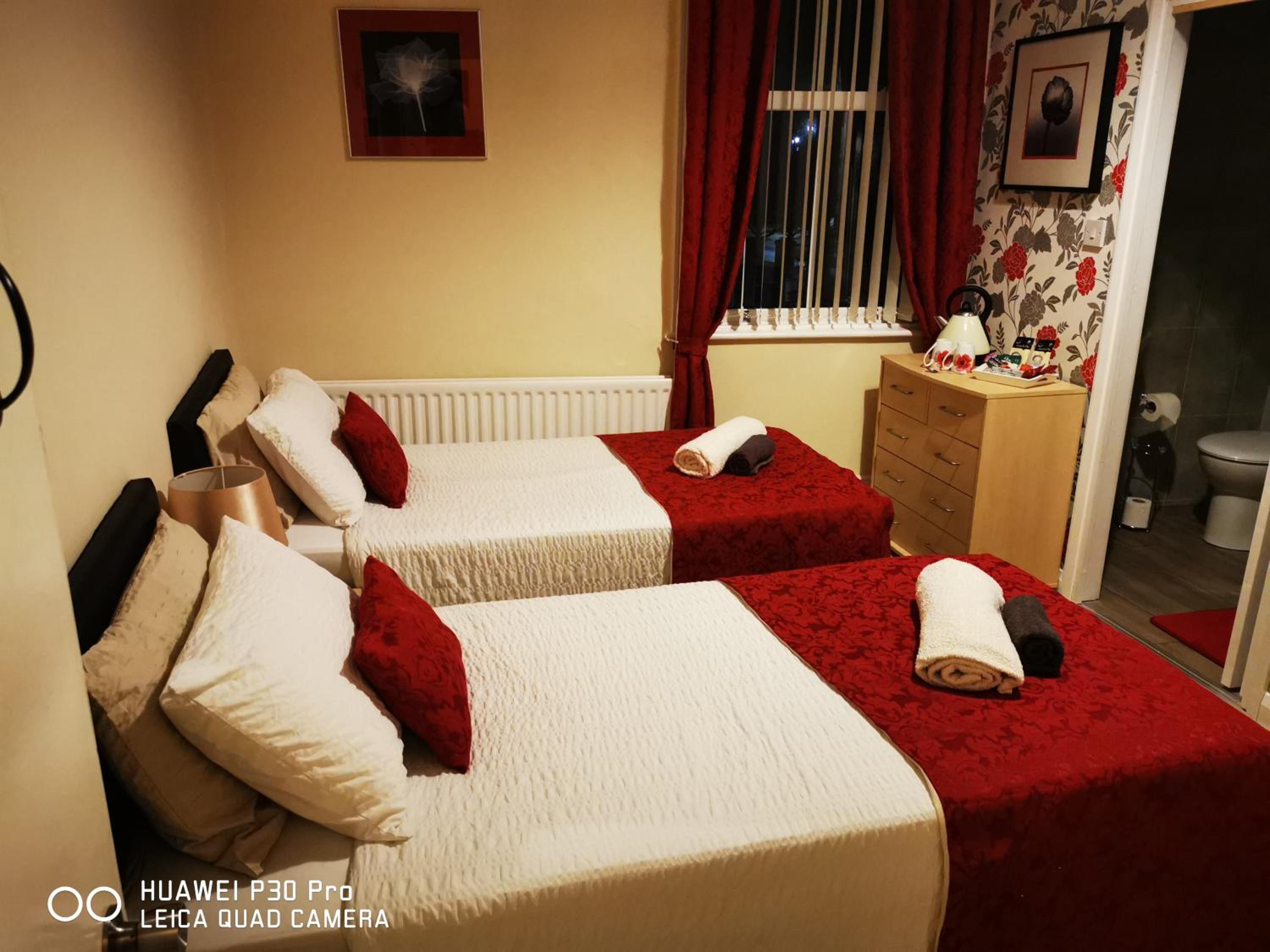 Deluxe Twin Room with Sea View - Photo 10
