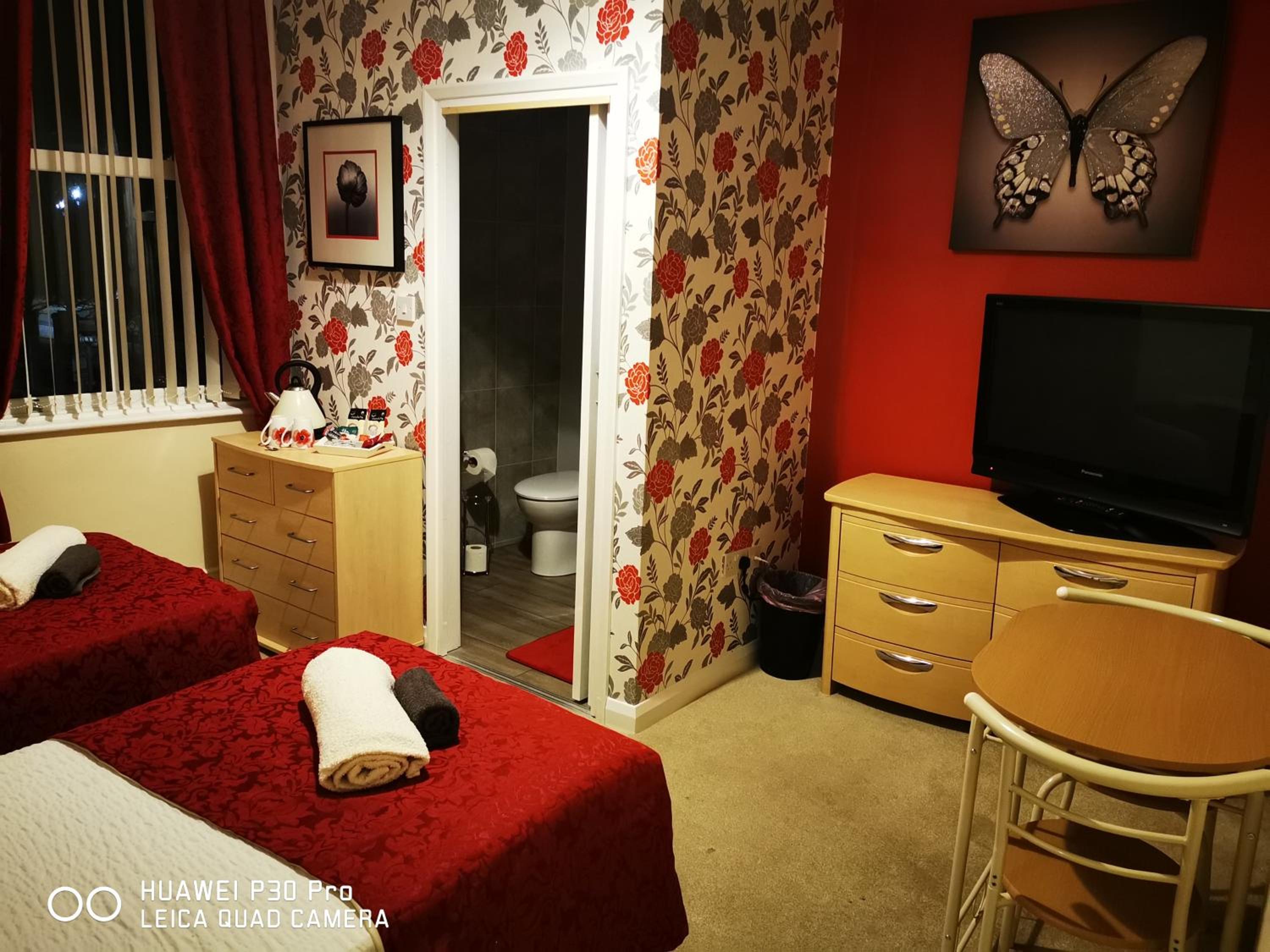 Deluxe Twin Room with Sea View - Photo 3