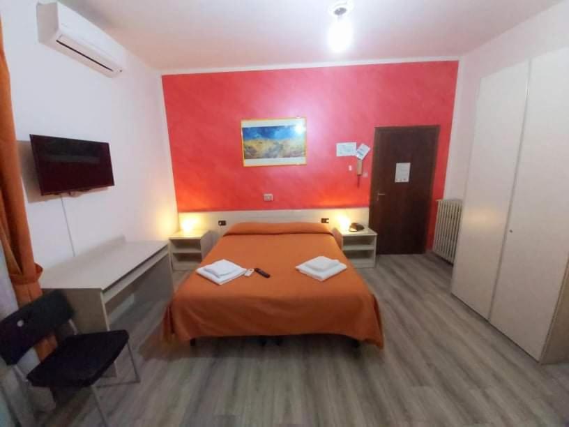 Basic Triple Room with Shared Bathroom