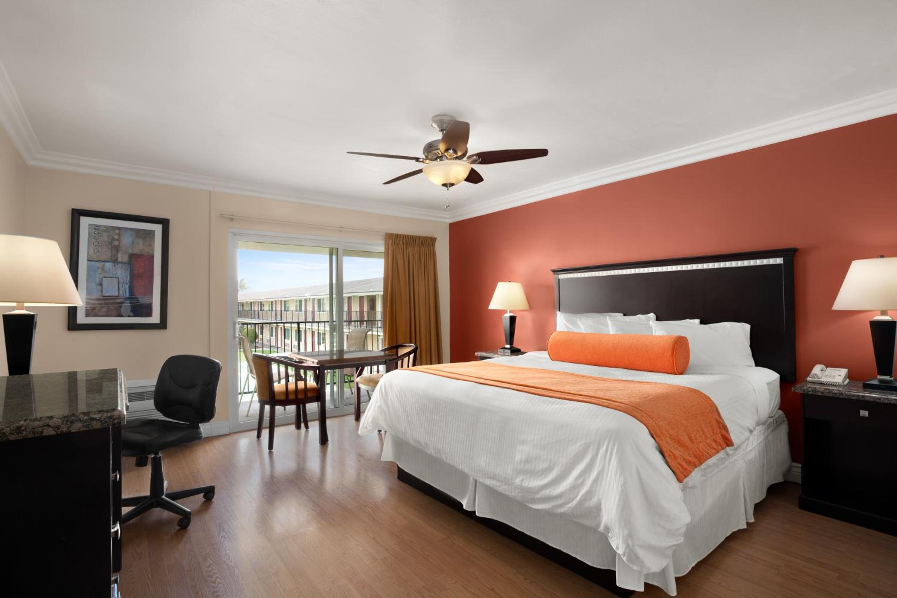 King Room with Courtyard View photo 2