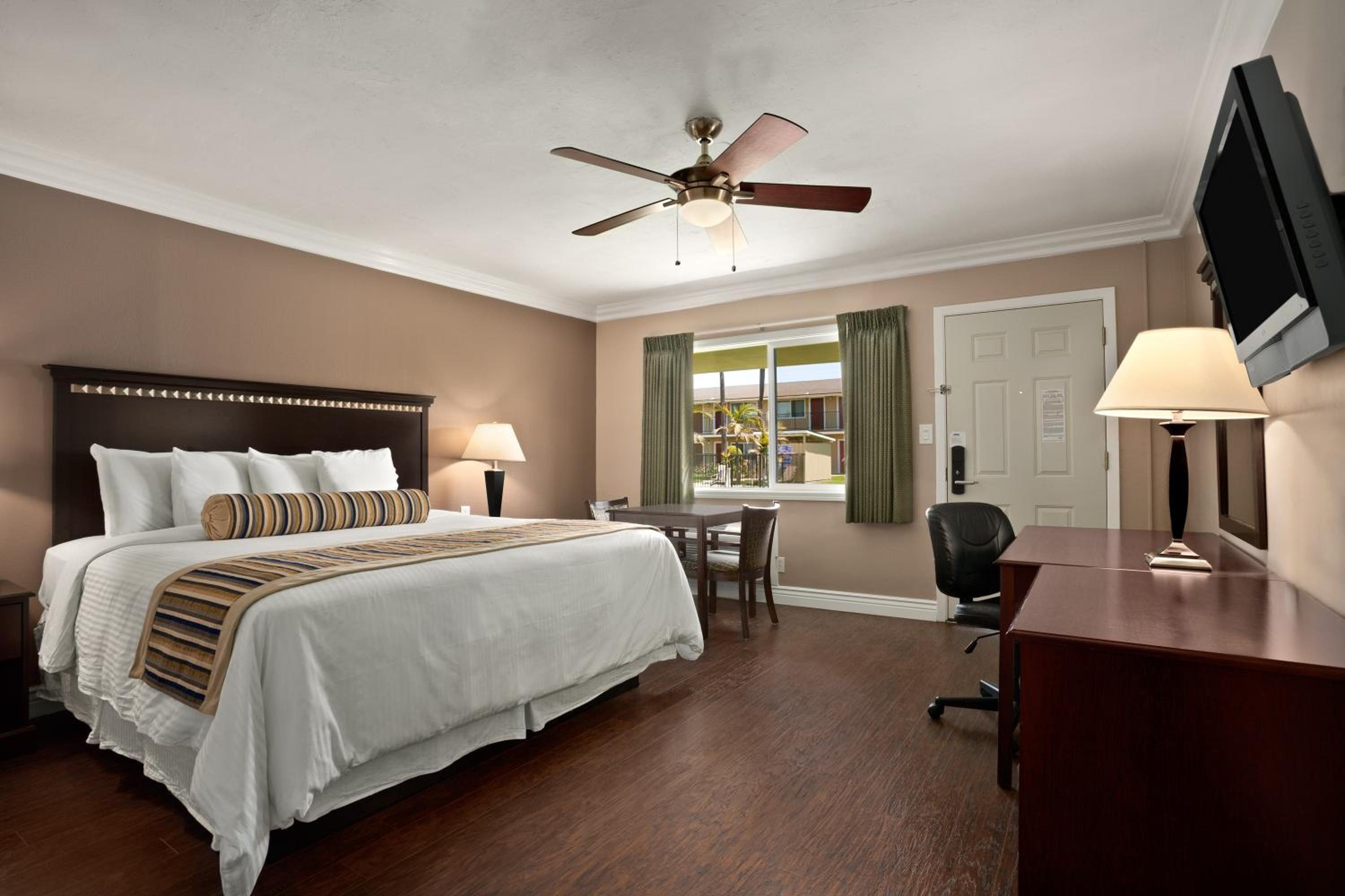 2 King Beds, Suite, Non-Smoking  - Photo 1