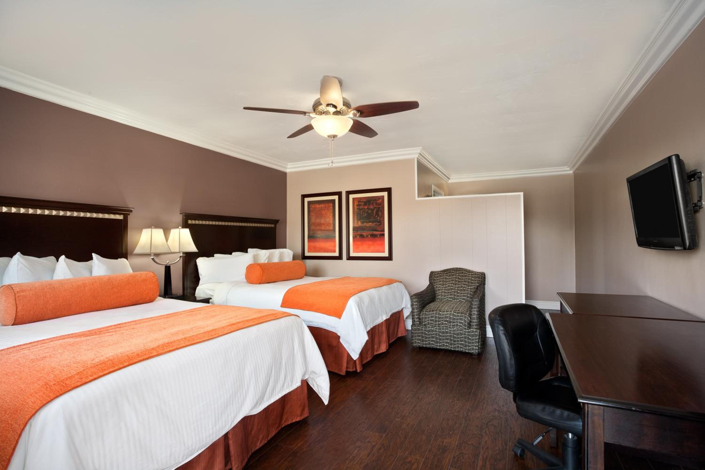 Queen Room with Two Queen Beds - Non-Smoking - Photo 1