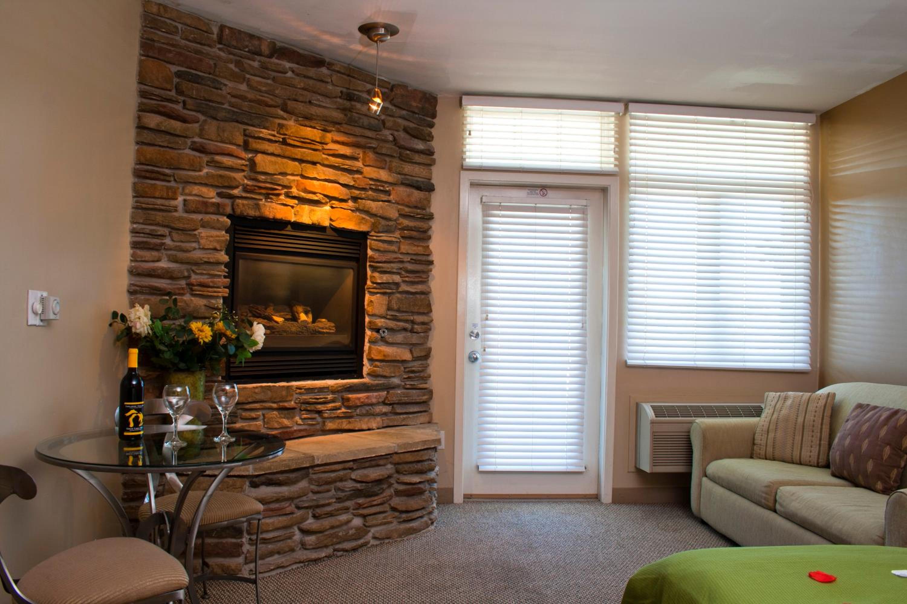 Deluxe Lakeview with Full Kitchen photo 1