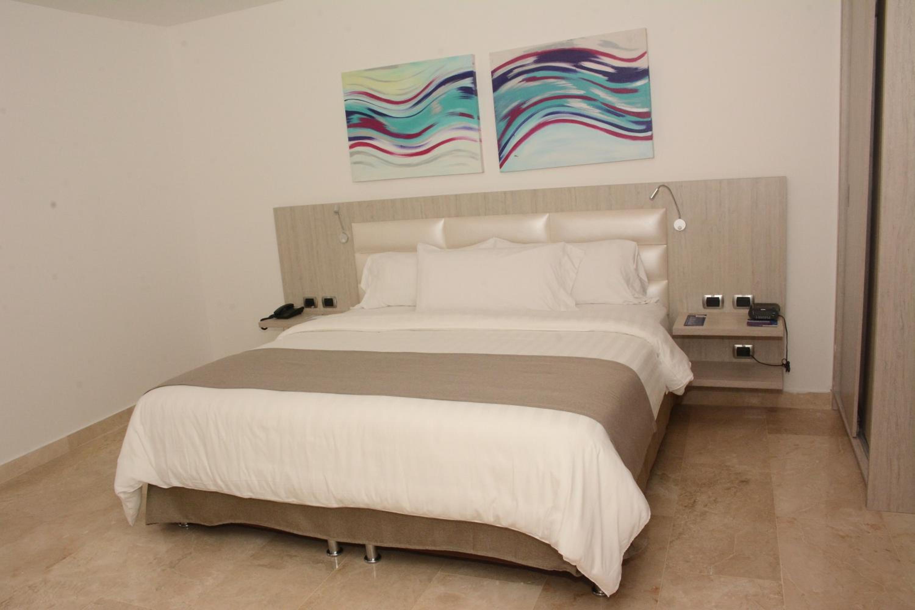 Premium King Room with City View - Non-Smoking photo 3