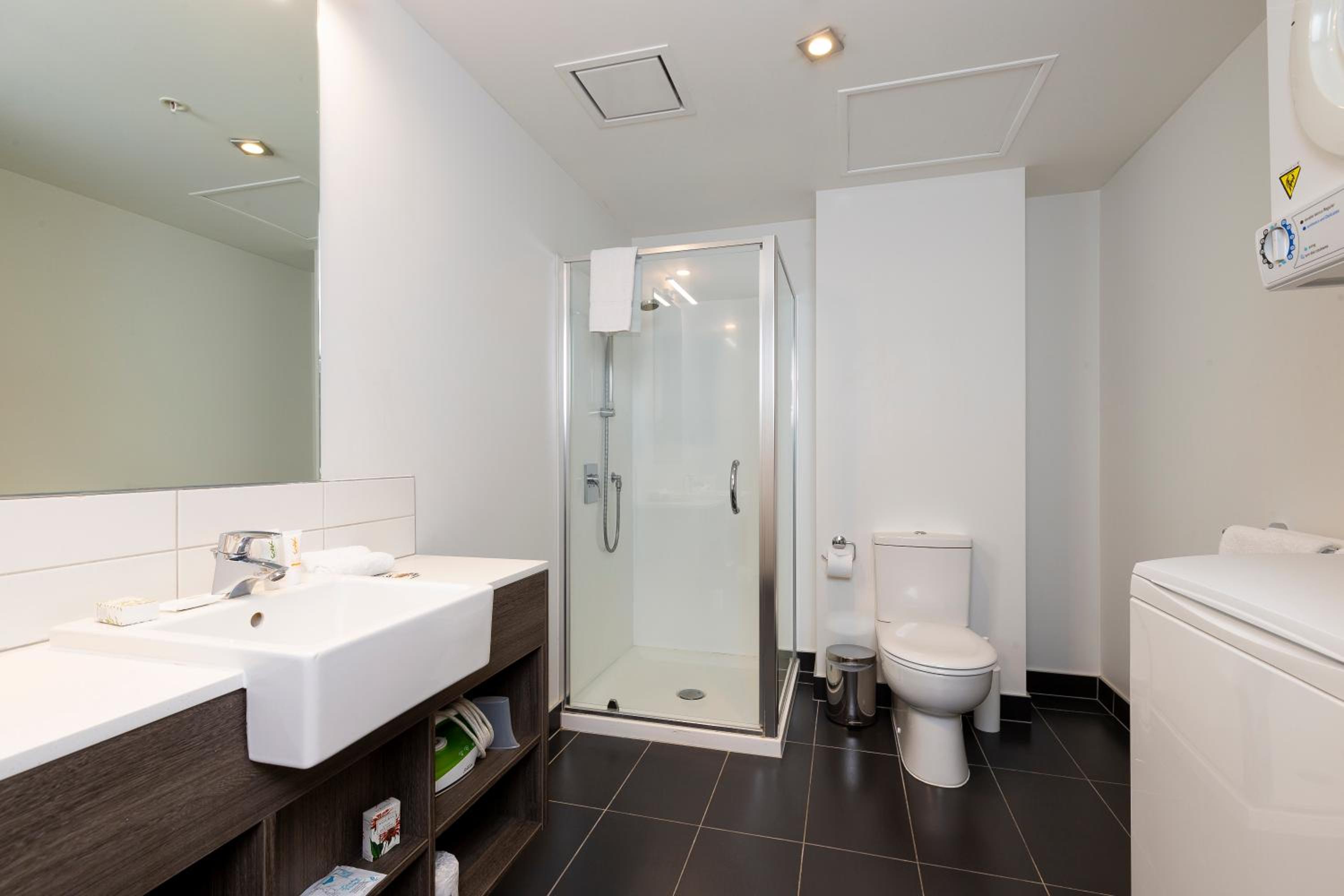 One-Bedroom Apartment - Photo 3