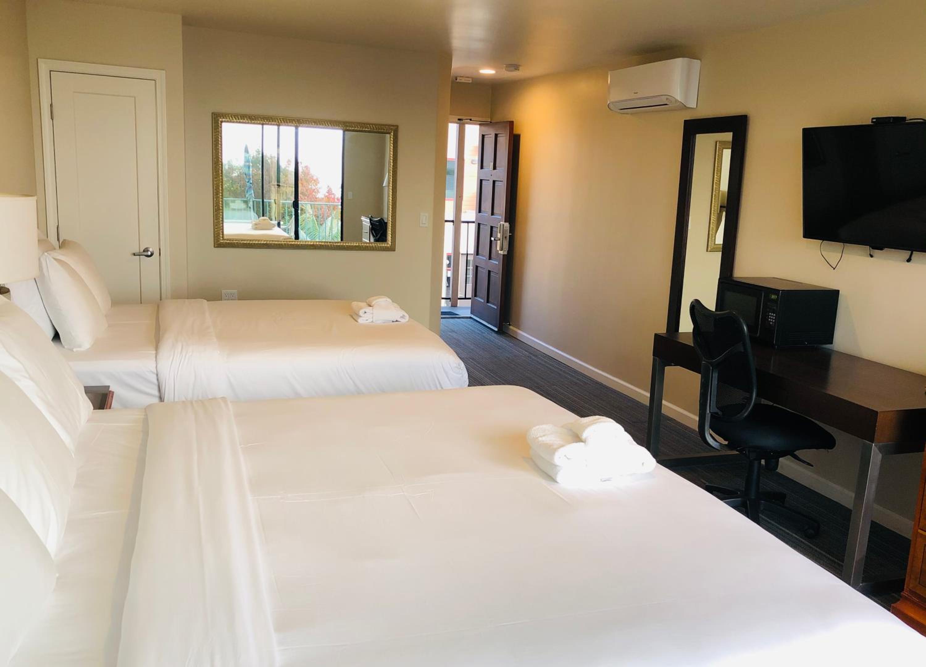 Deluxe Double Room with Balcony and Sea View