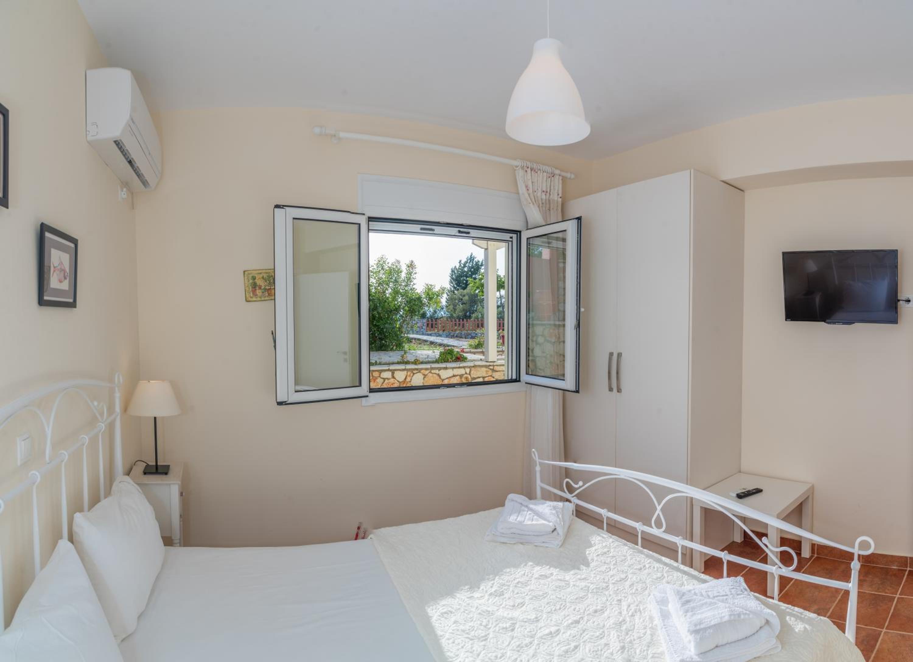 One-Bedroom Apartment with Balcony