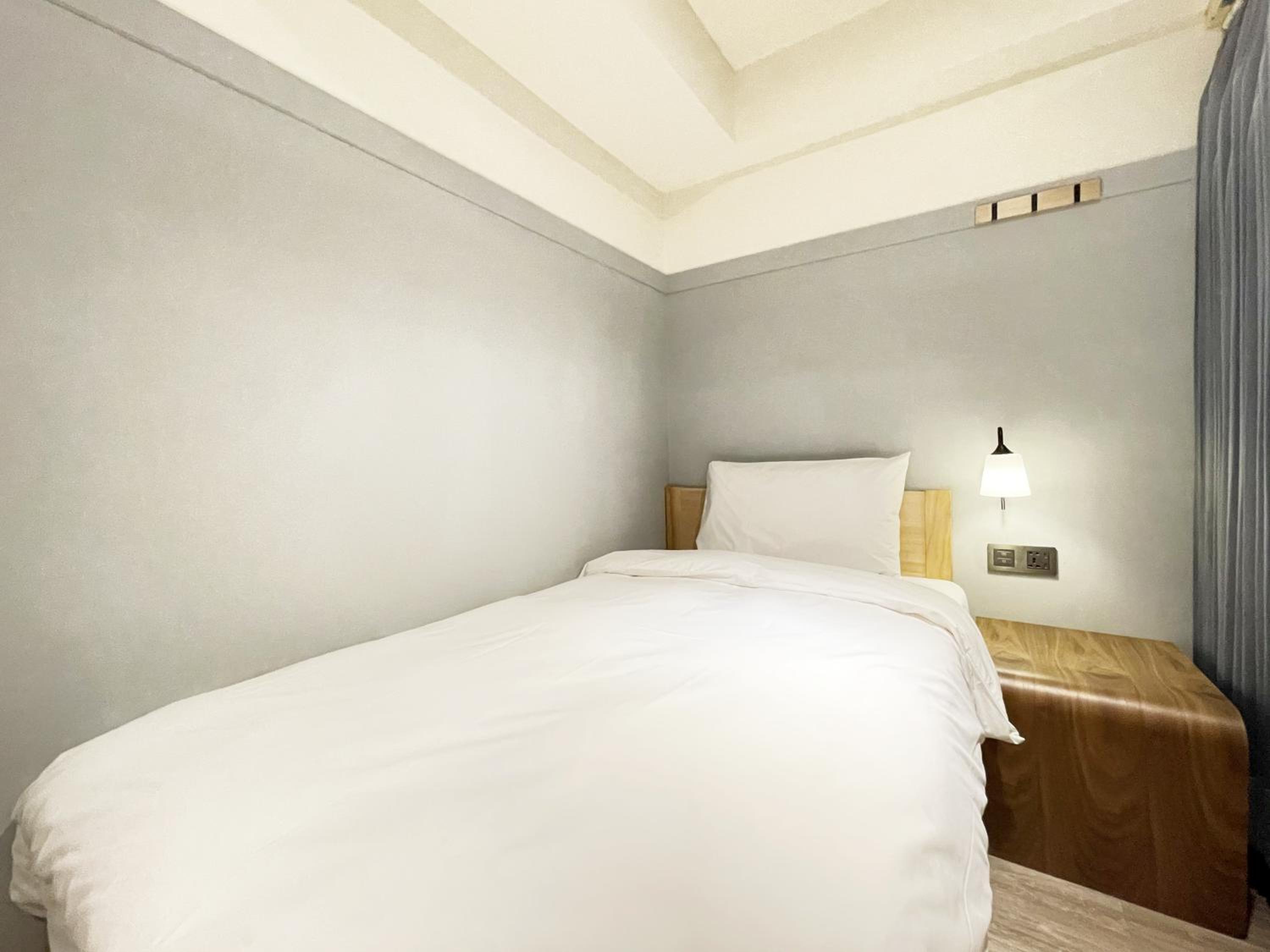 Single Bed in Female Dormitory Room photo 3