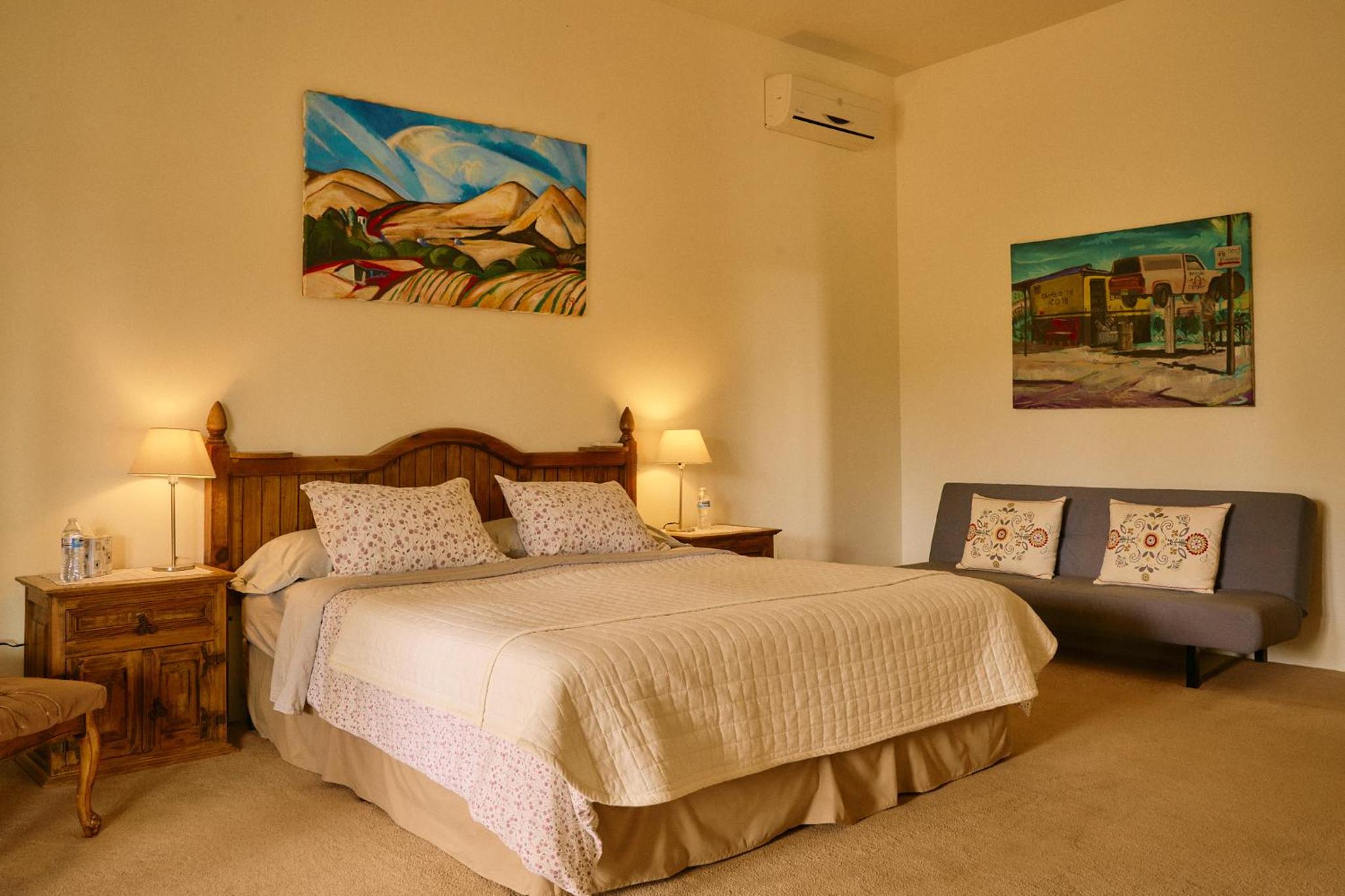 King Suite with 1 kingsize bed and sofa photo 1