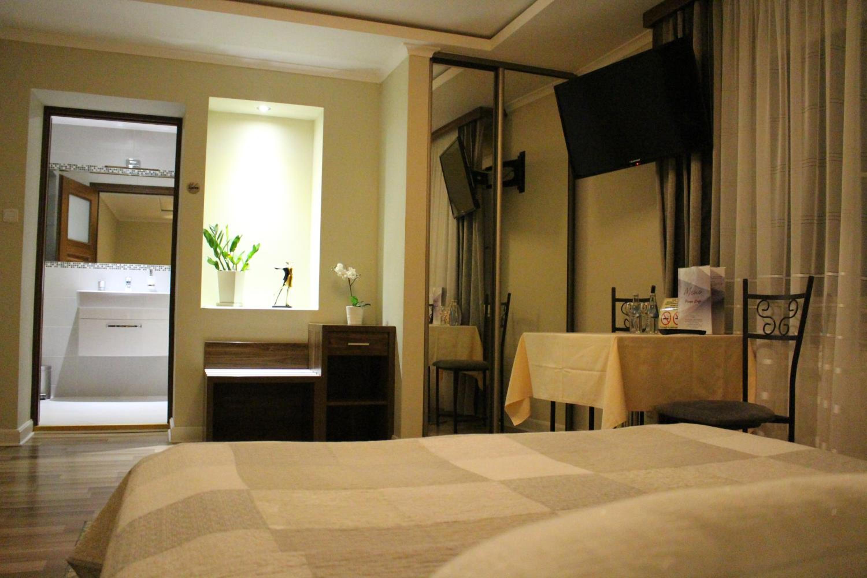 Double Room with Private Bathroom photo 1
