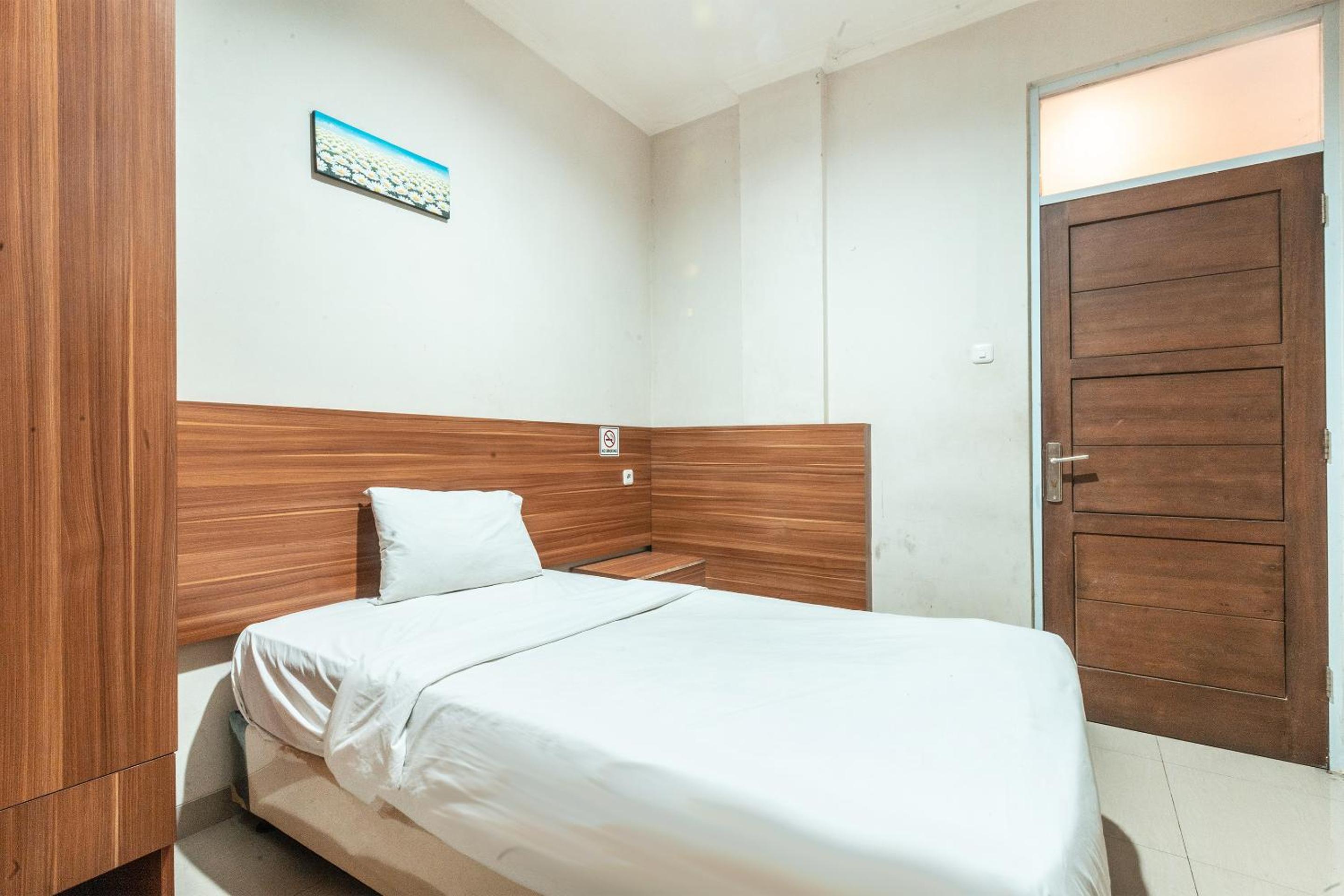 Standard Queen Room