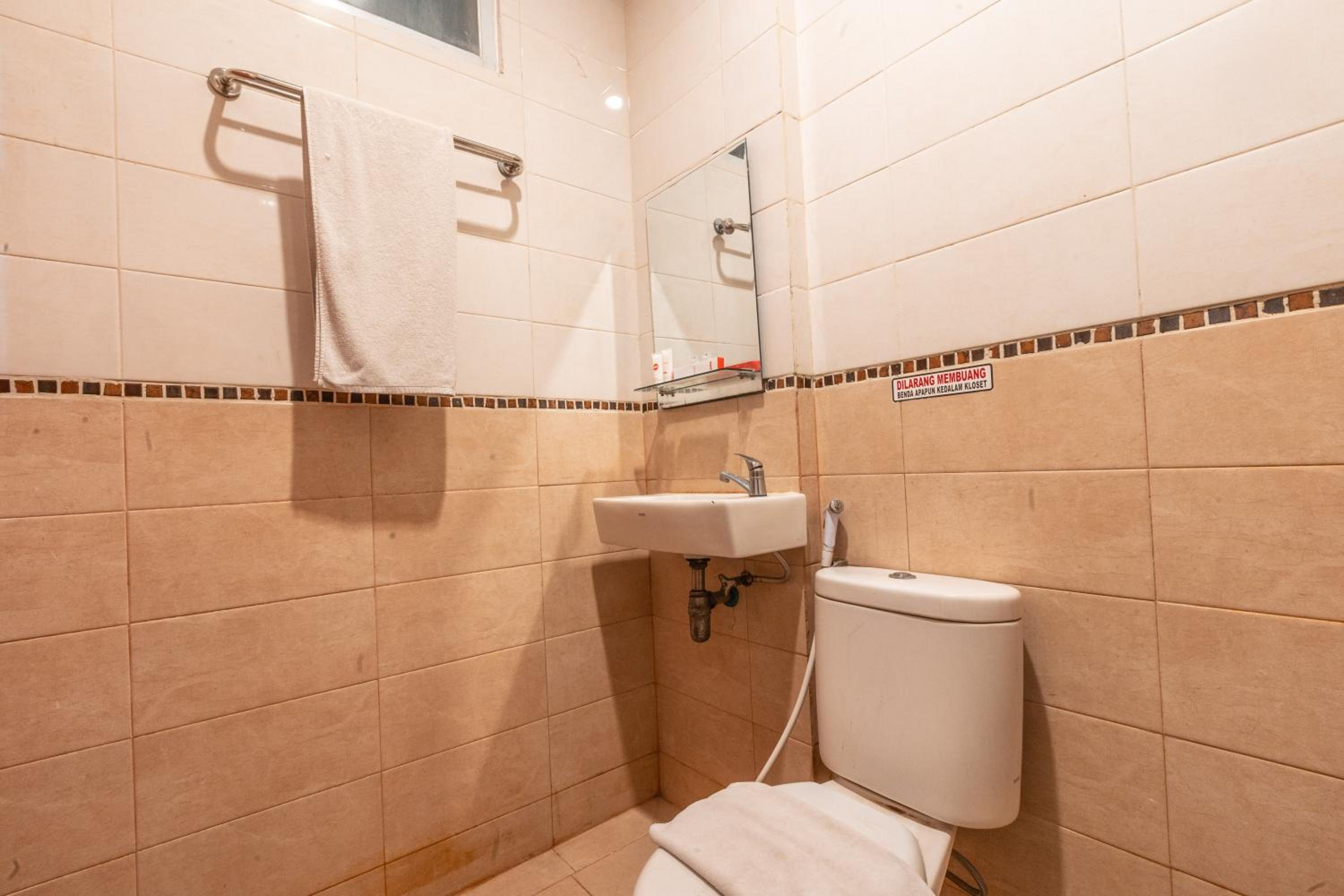 Standard Double Room - Photo 9