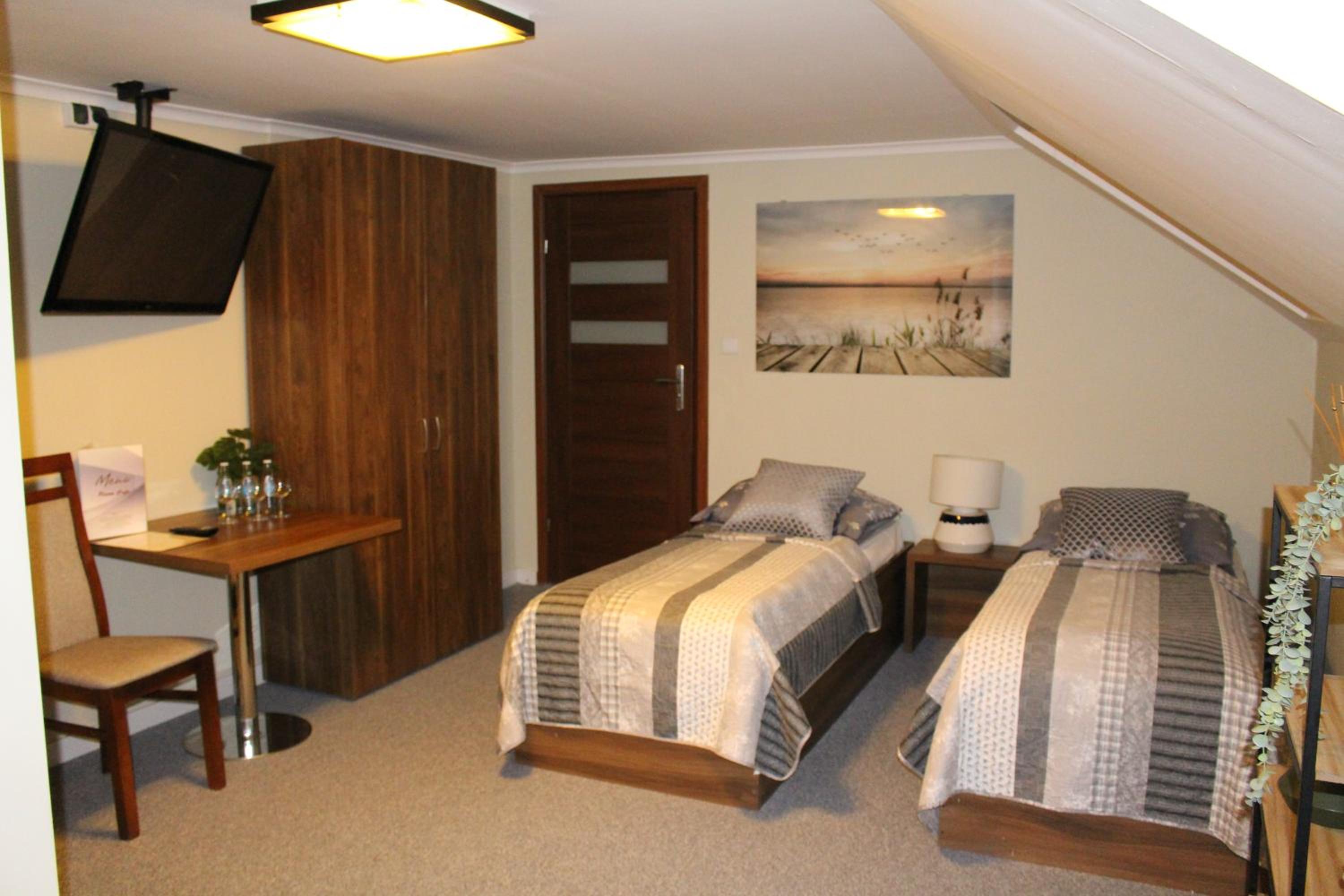 Triple Room with Private Bathroom - Photo 2