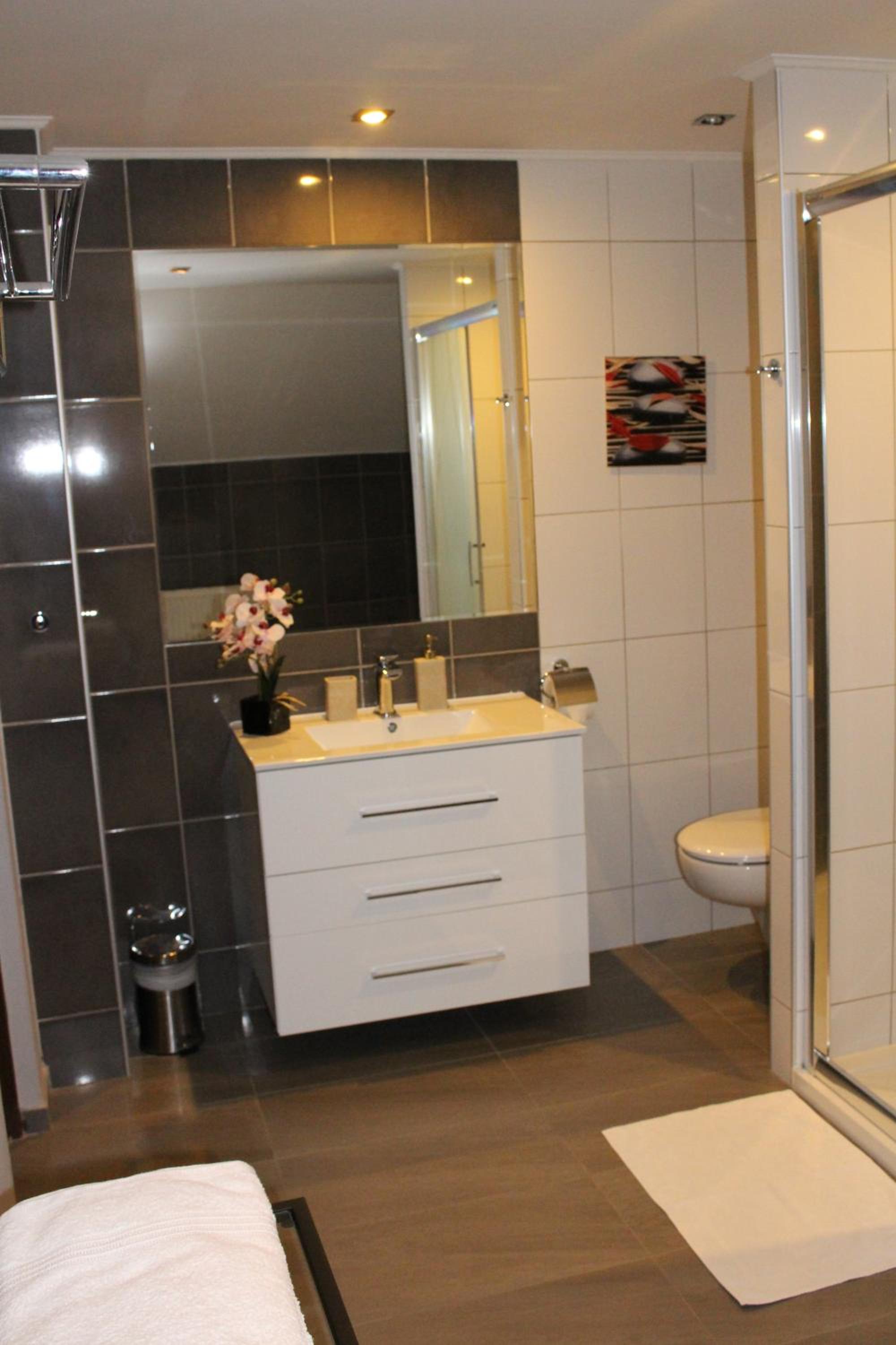 Triple Room with Private Bathroom - Photo 4