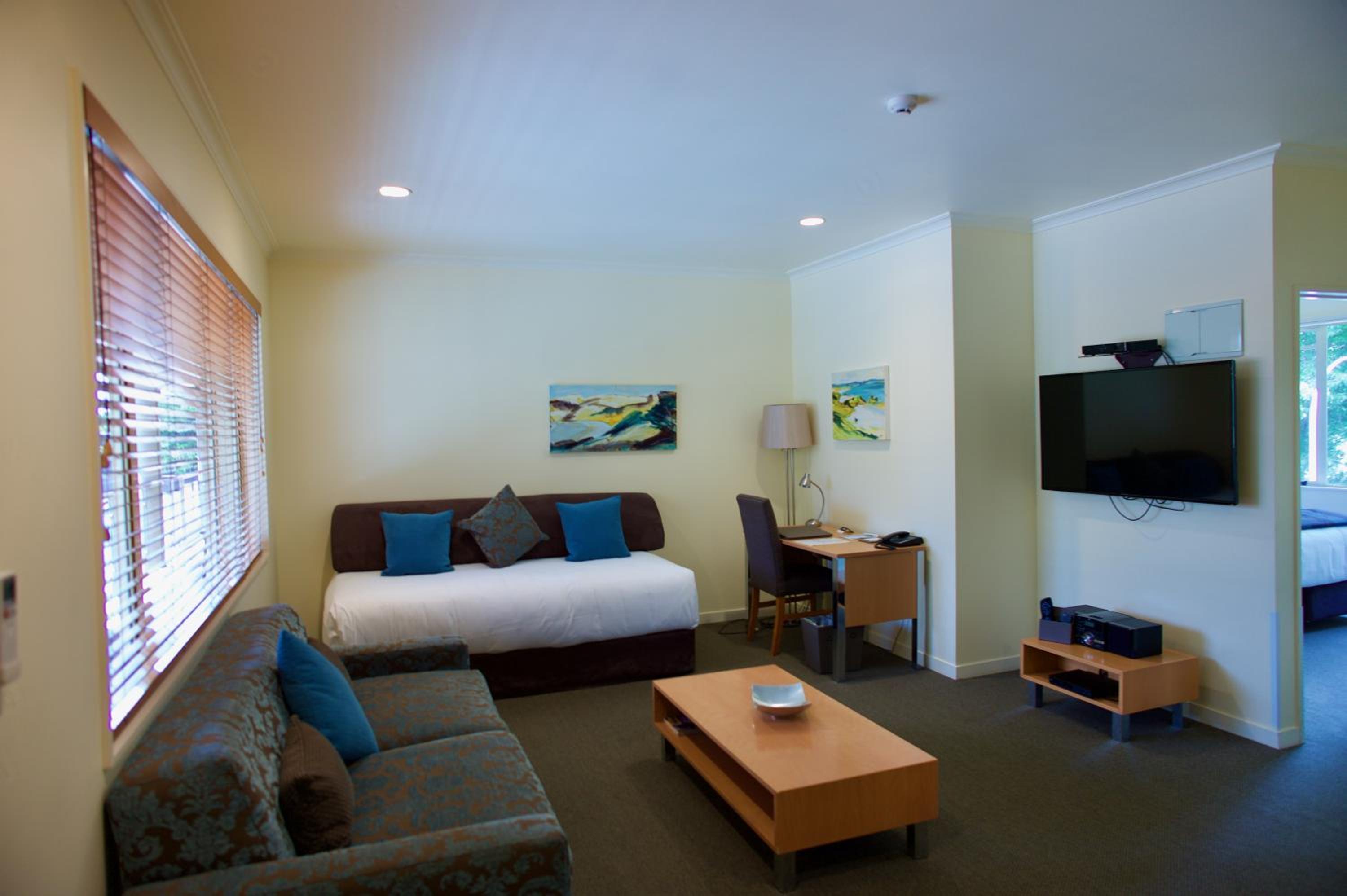Superior Two-Bedroom Suite - Photo 6