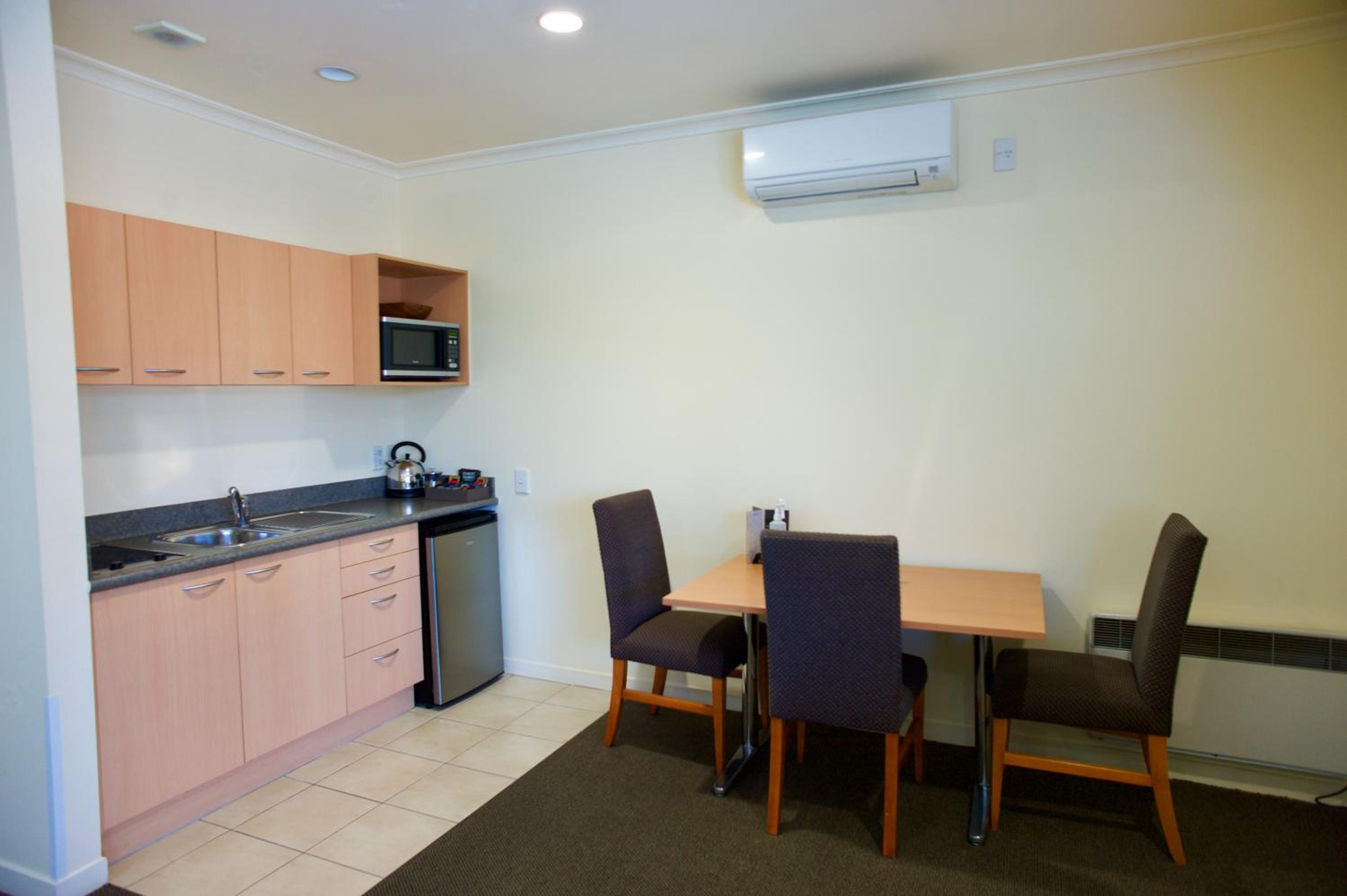 Superior One-Bedroom Suite - Photo 4
