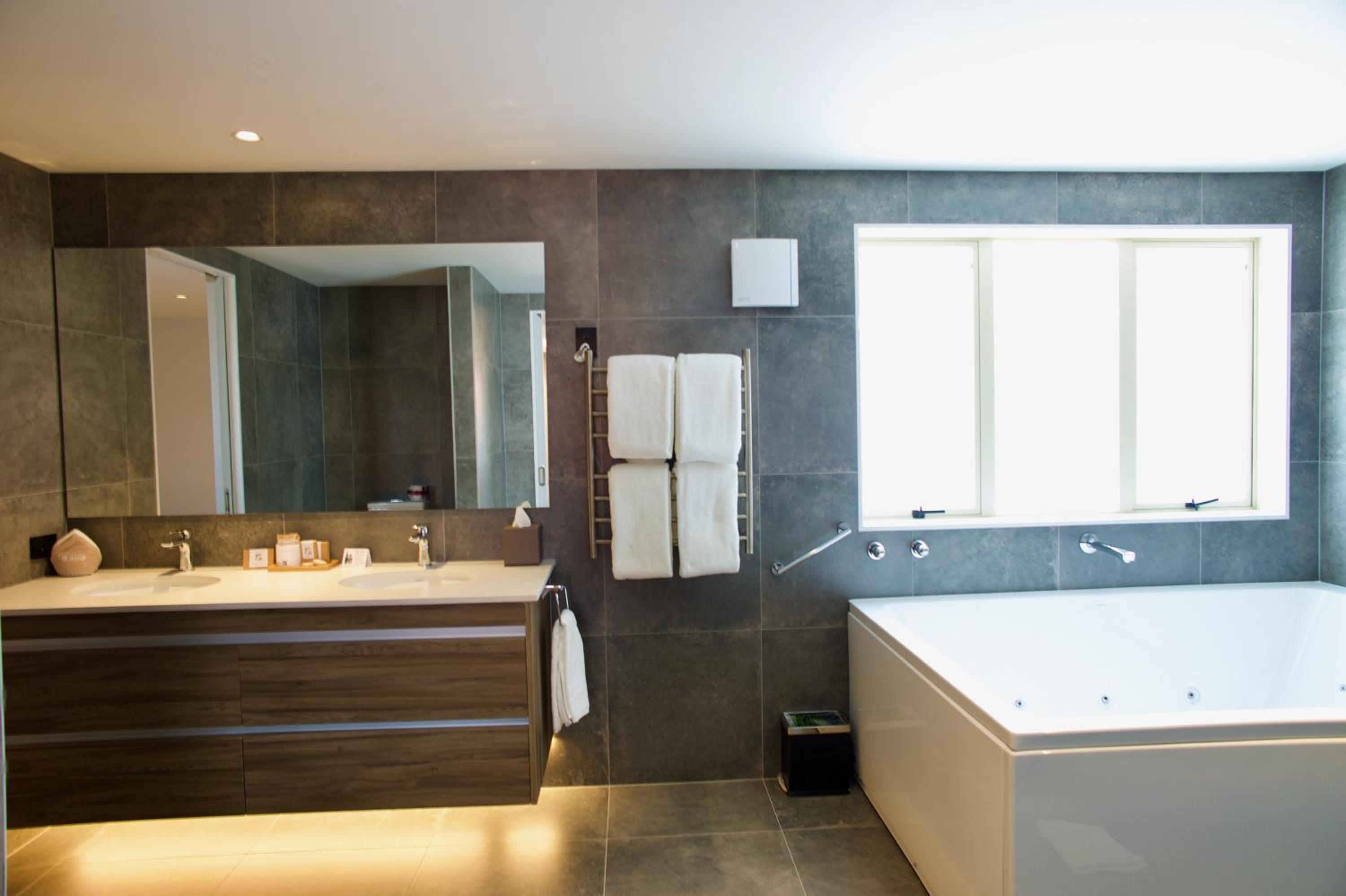 Luxury One Bedroom Apartment - Photo 4