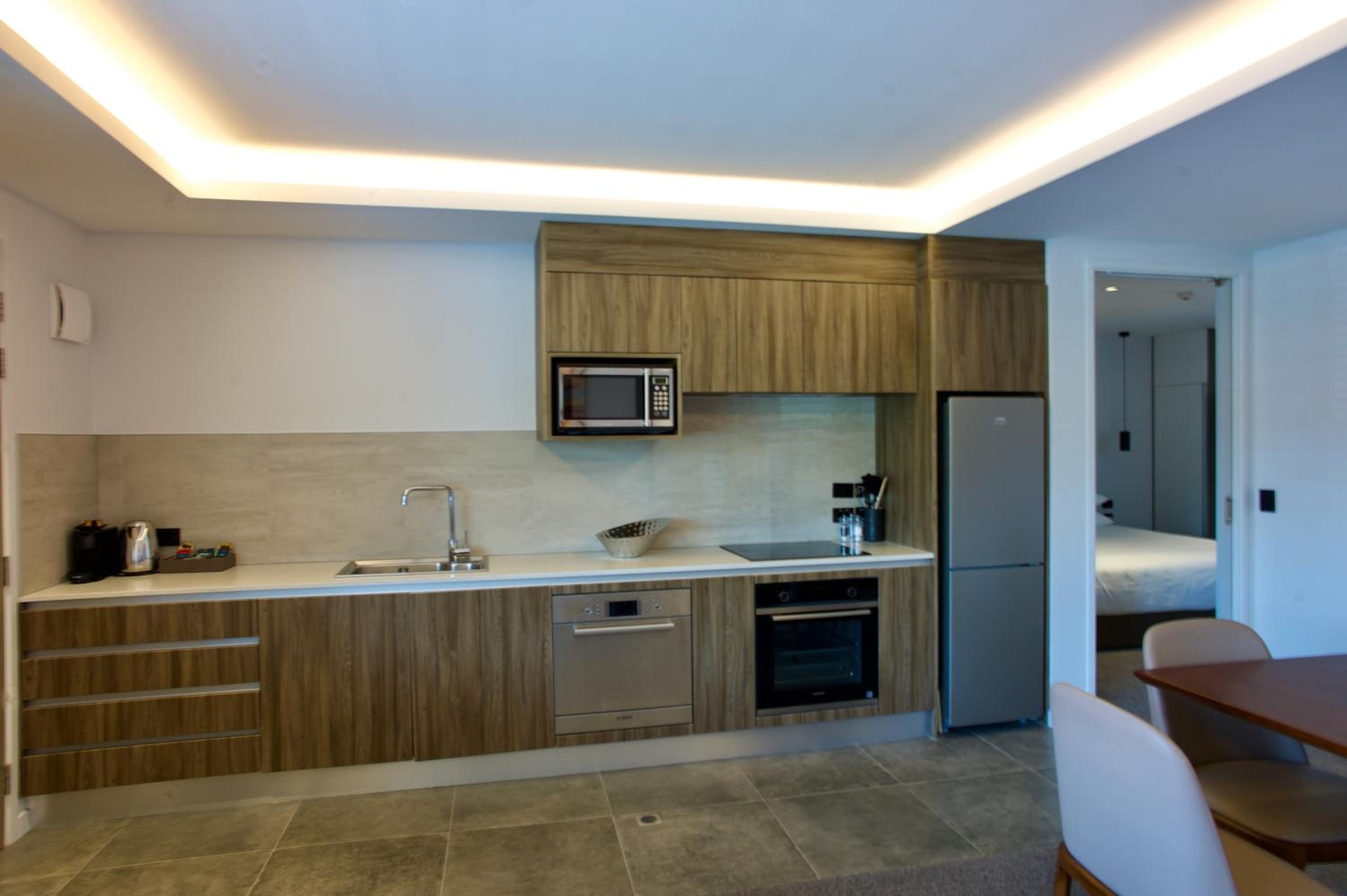 Luxury One Bedroom Apartment - Photo 5
