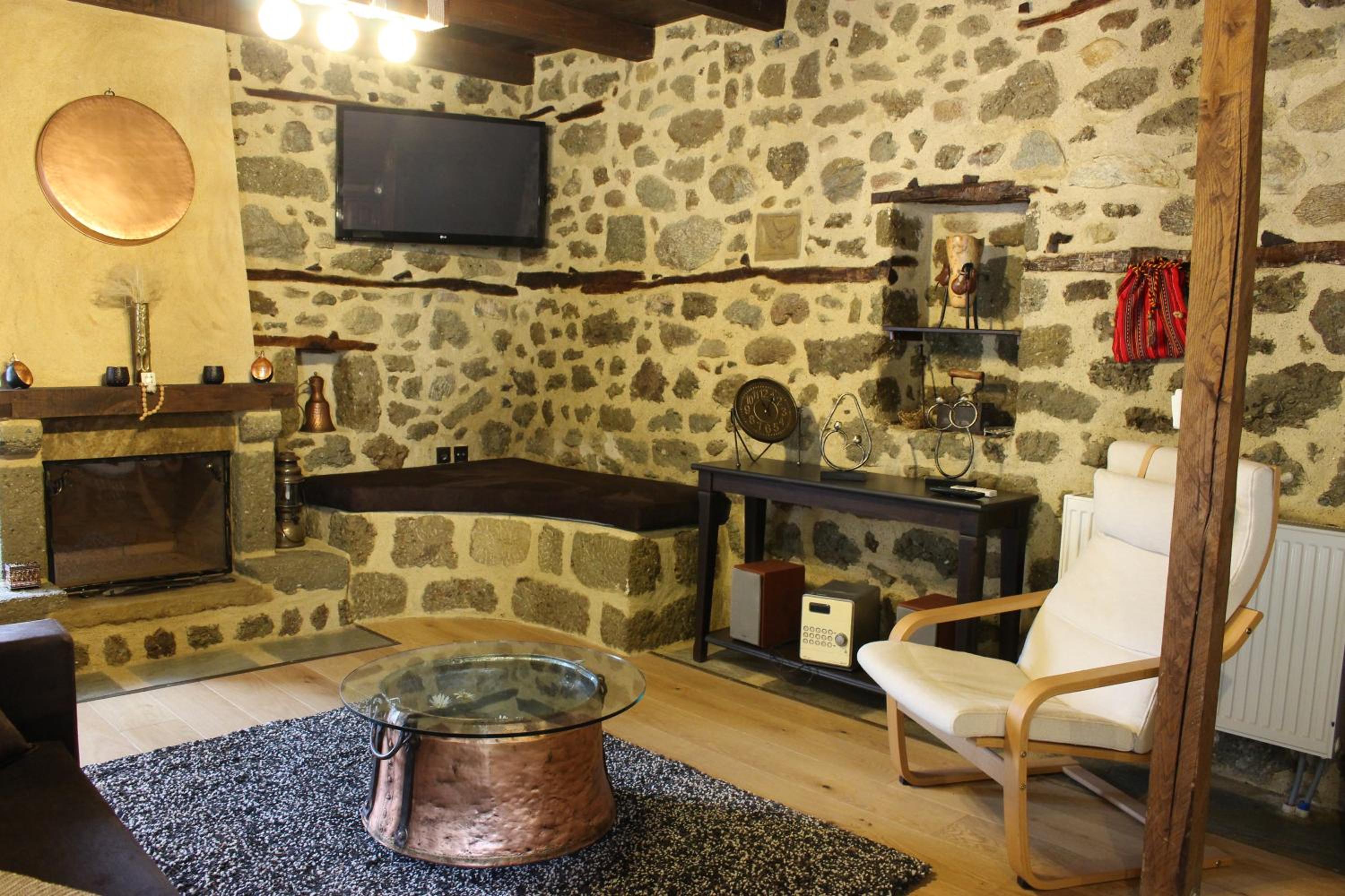 Two-Bedroom House - Photo 31