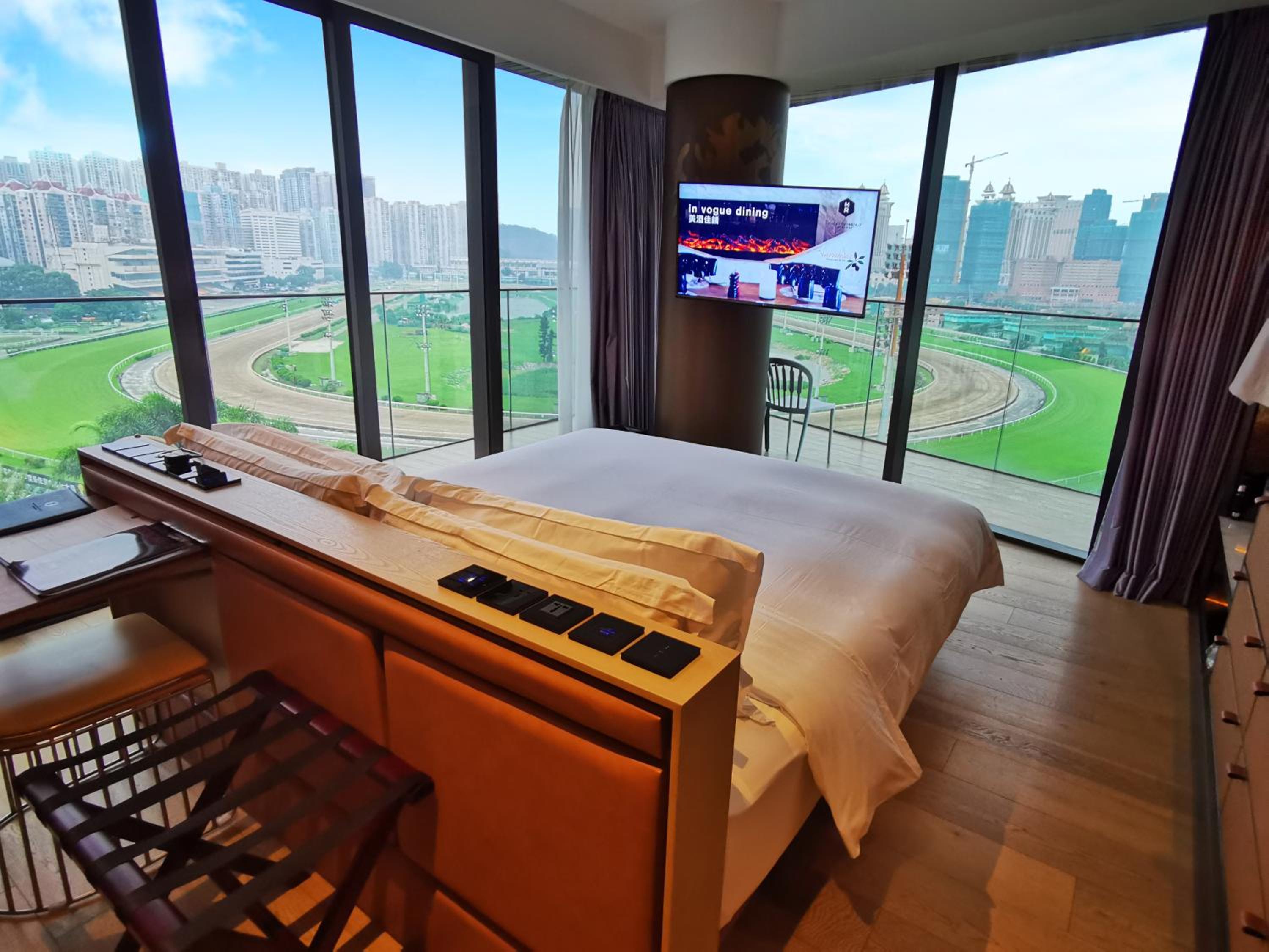 Superior King Suite - Photo 2