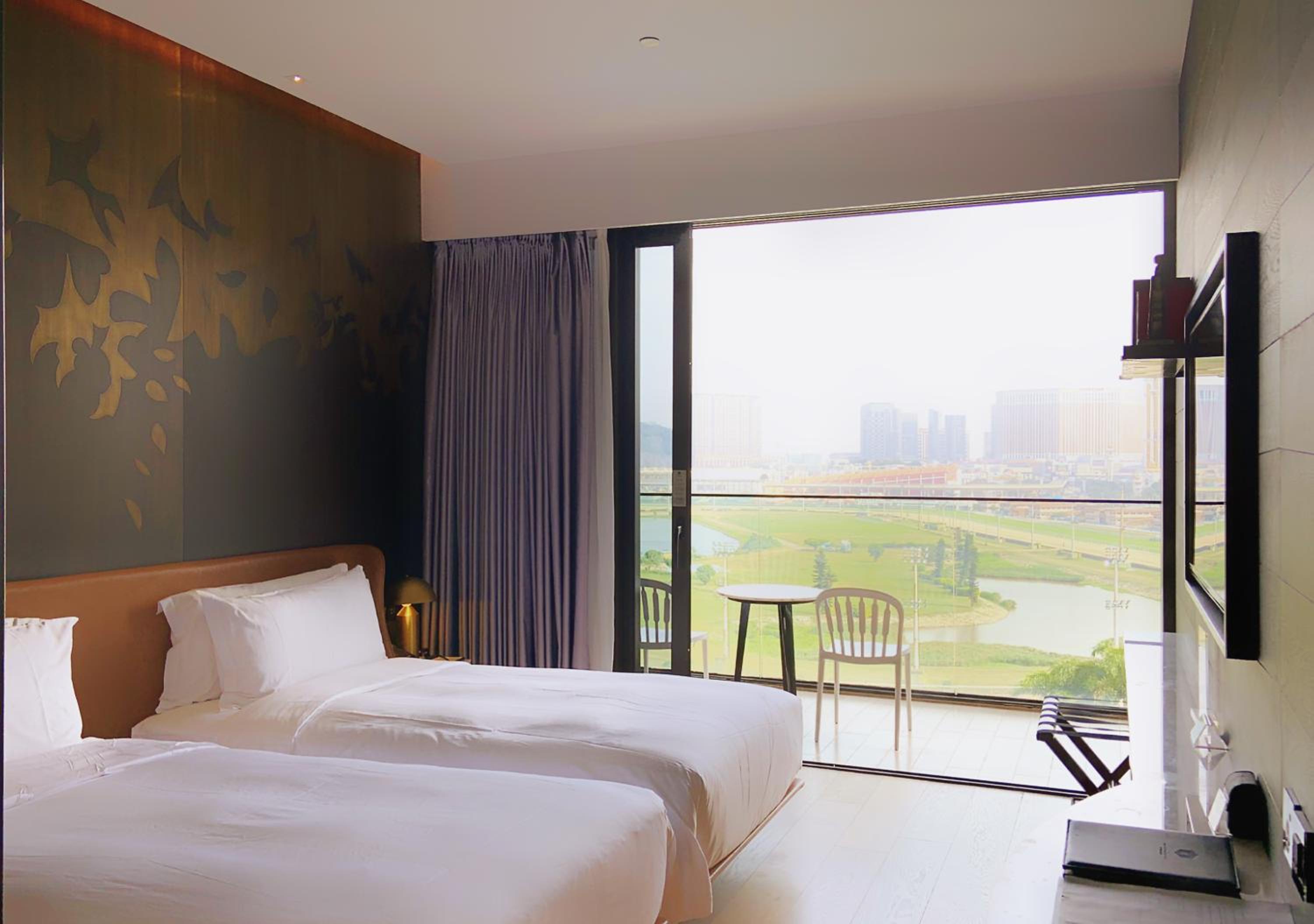 Twin Room with Balcony - Photo 5