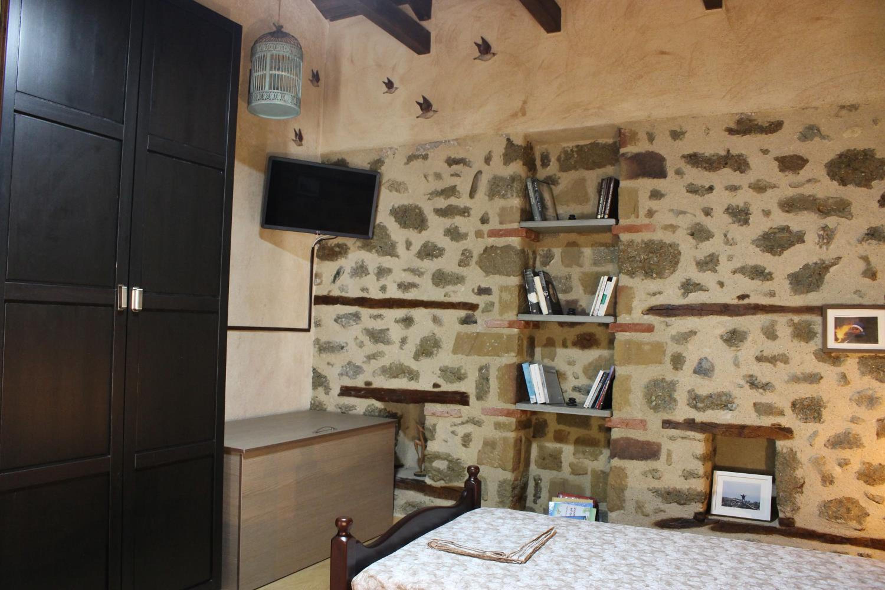 Two-Bedroom House - Photo 27