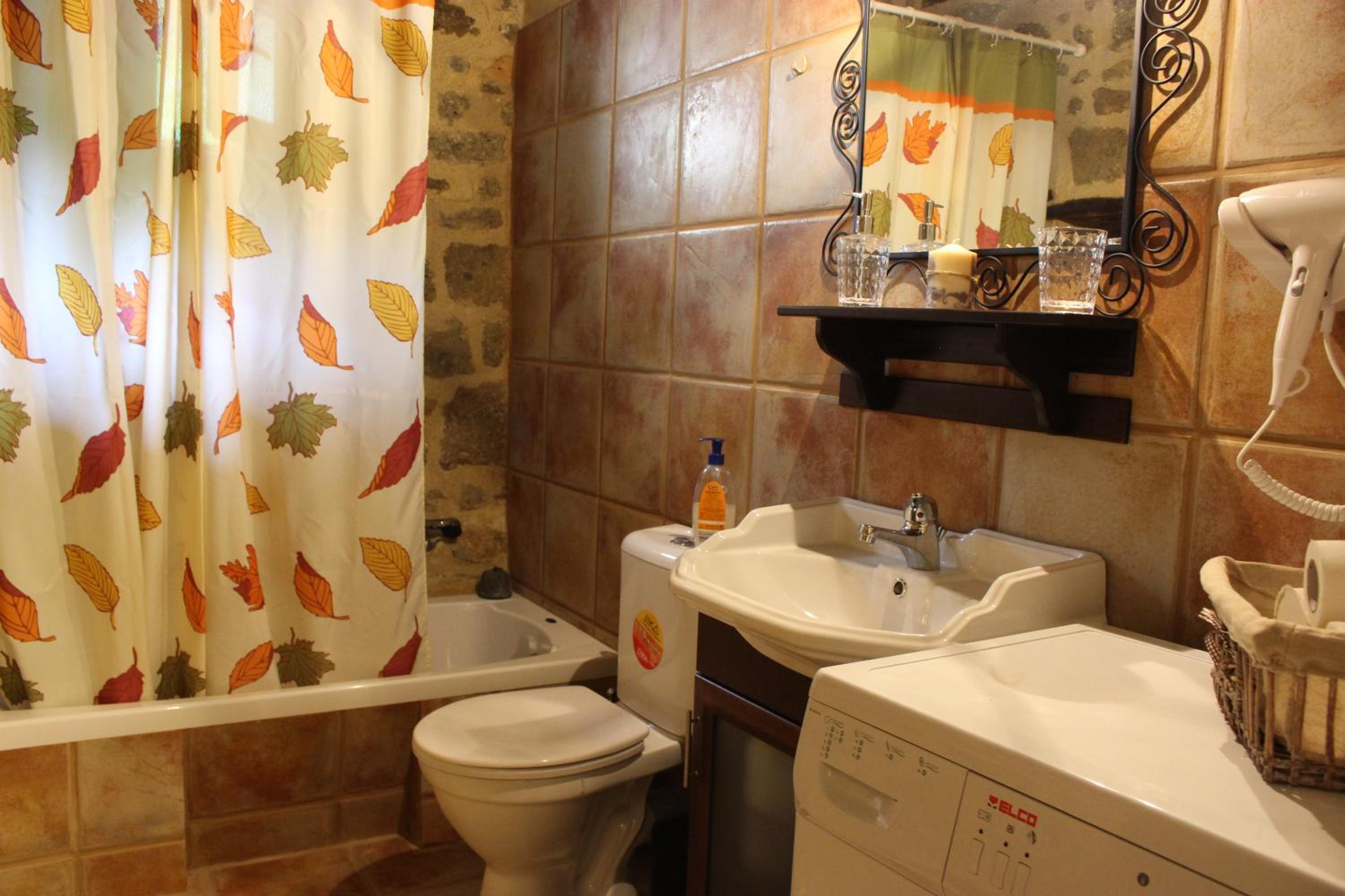 Two-Bedroom House - Photo 26