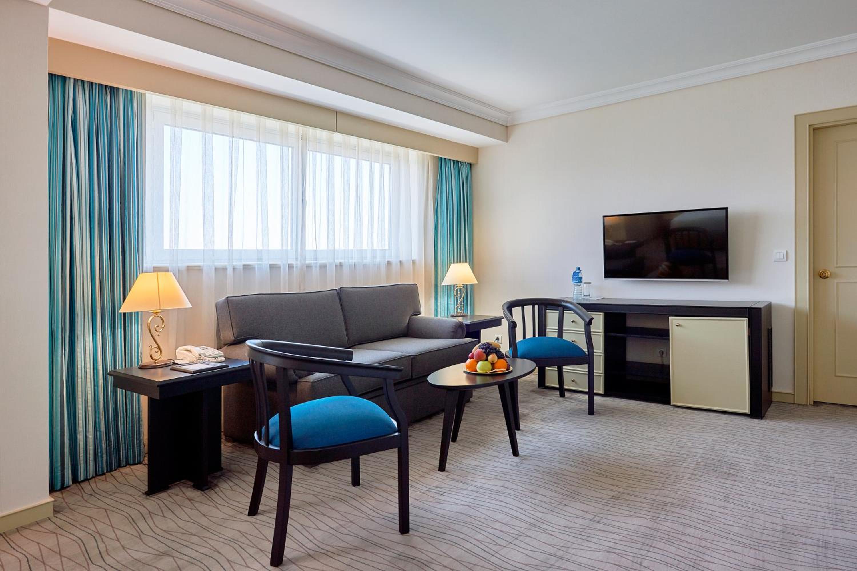 Junior King Suite - Photo 3